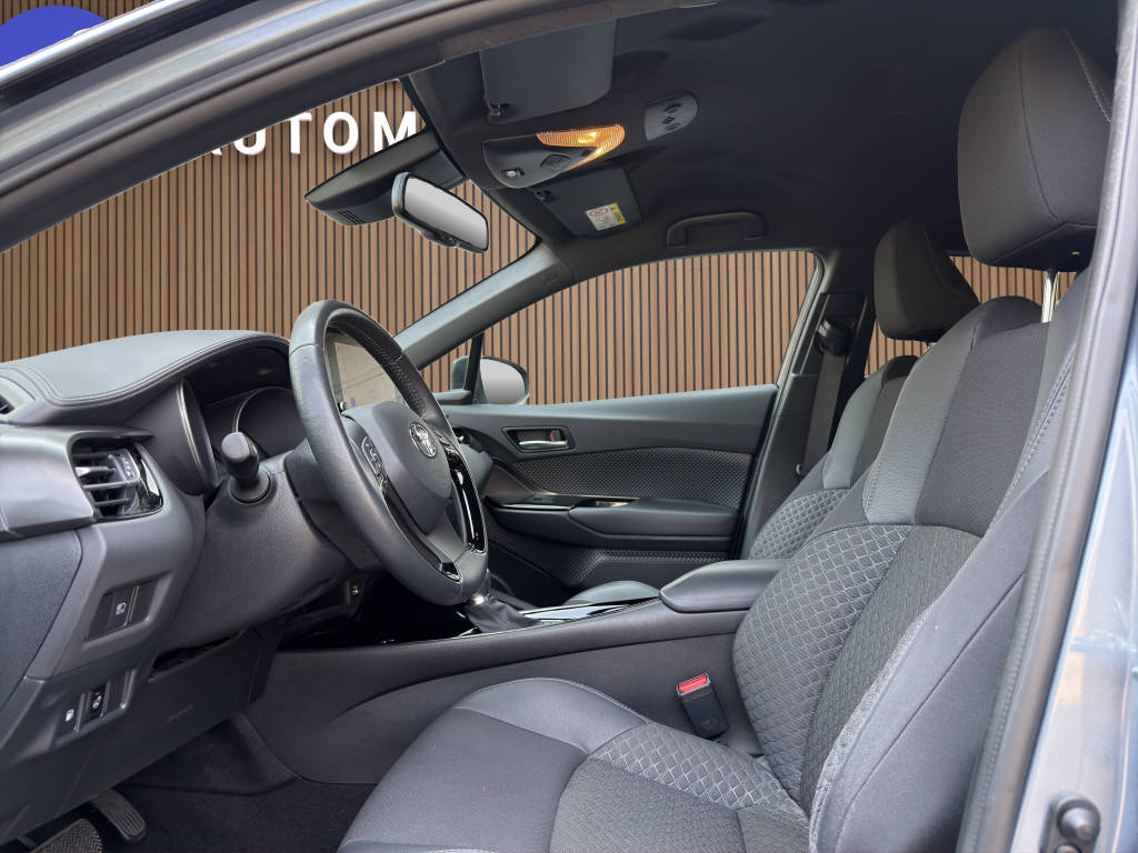 TOYOTA C-HR 2.0 VVTi HSD Trend-image-11