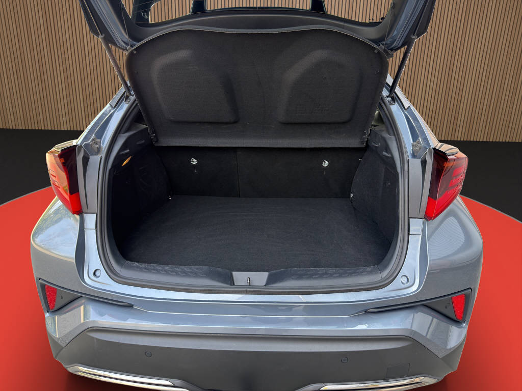 TOYOTA C-HR 2.0 VVTi HSD Trend-image-19