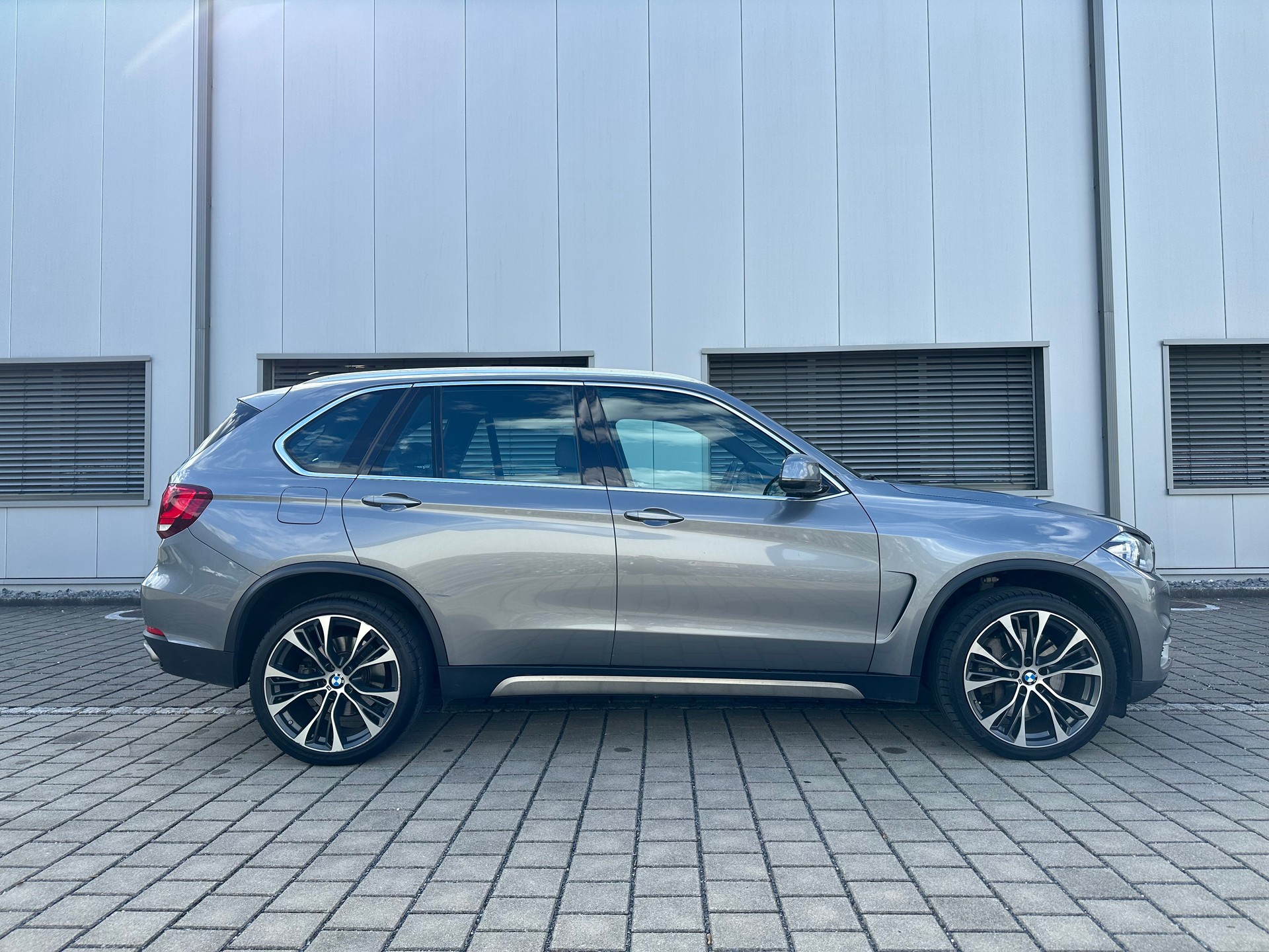BMW X5 xDrive 50i Steptronic-image-15