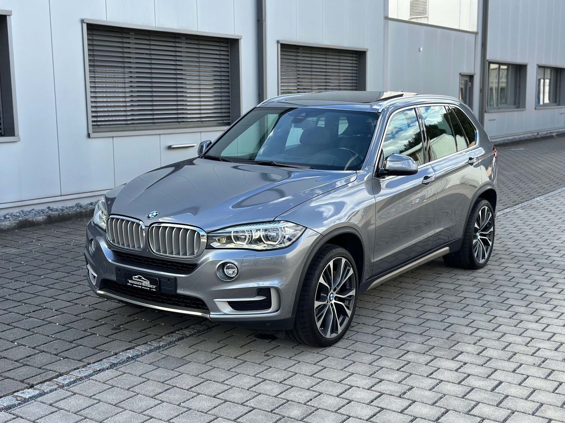 BMW X5 xDrive 50i Steptronic-image-1