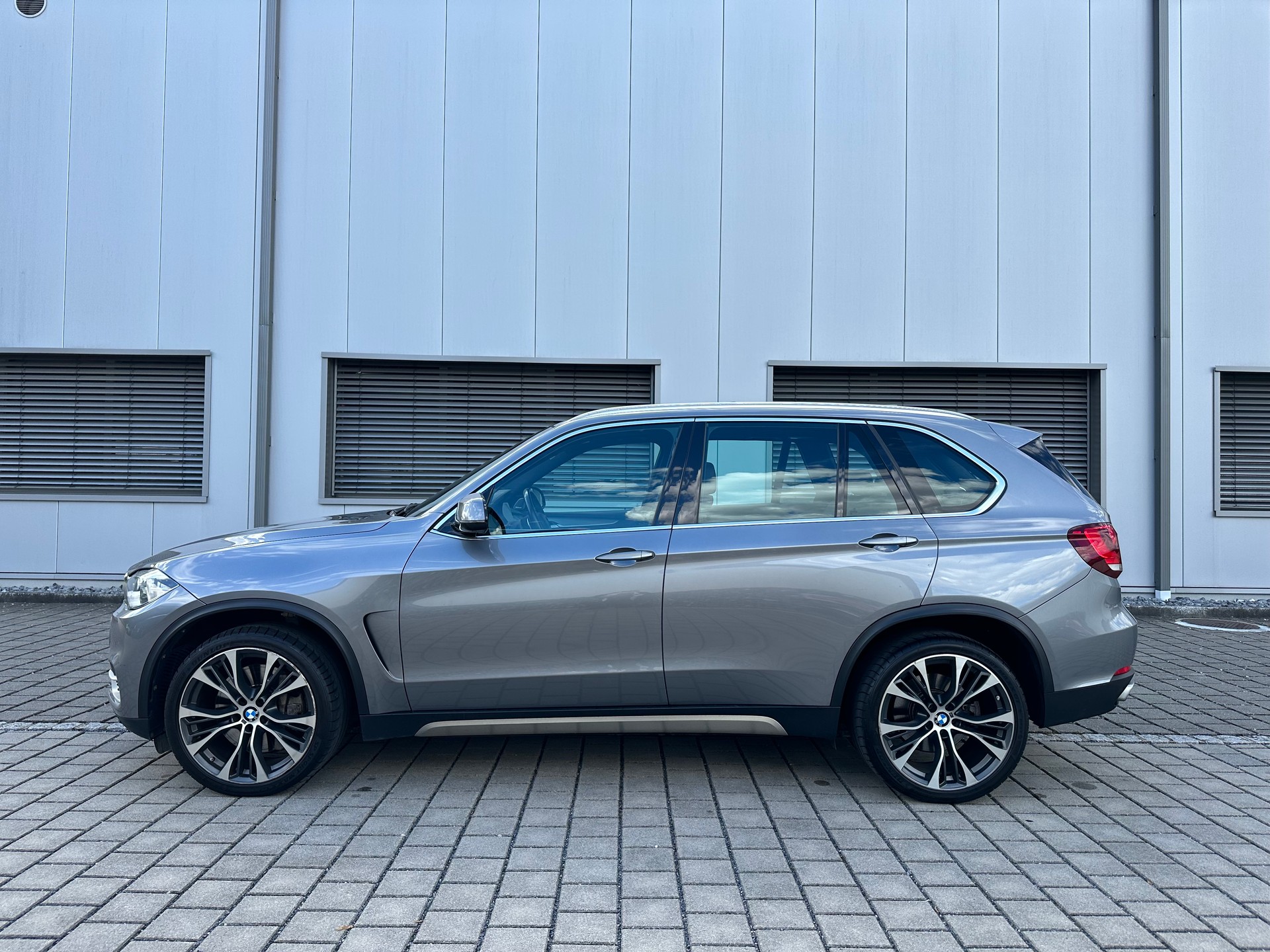 BMW X5 xDrive 50i Steptronic-image-14