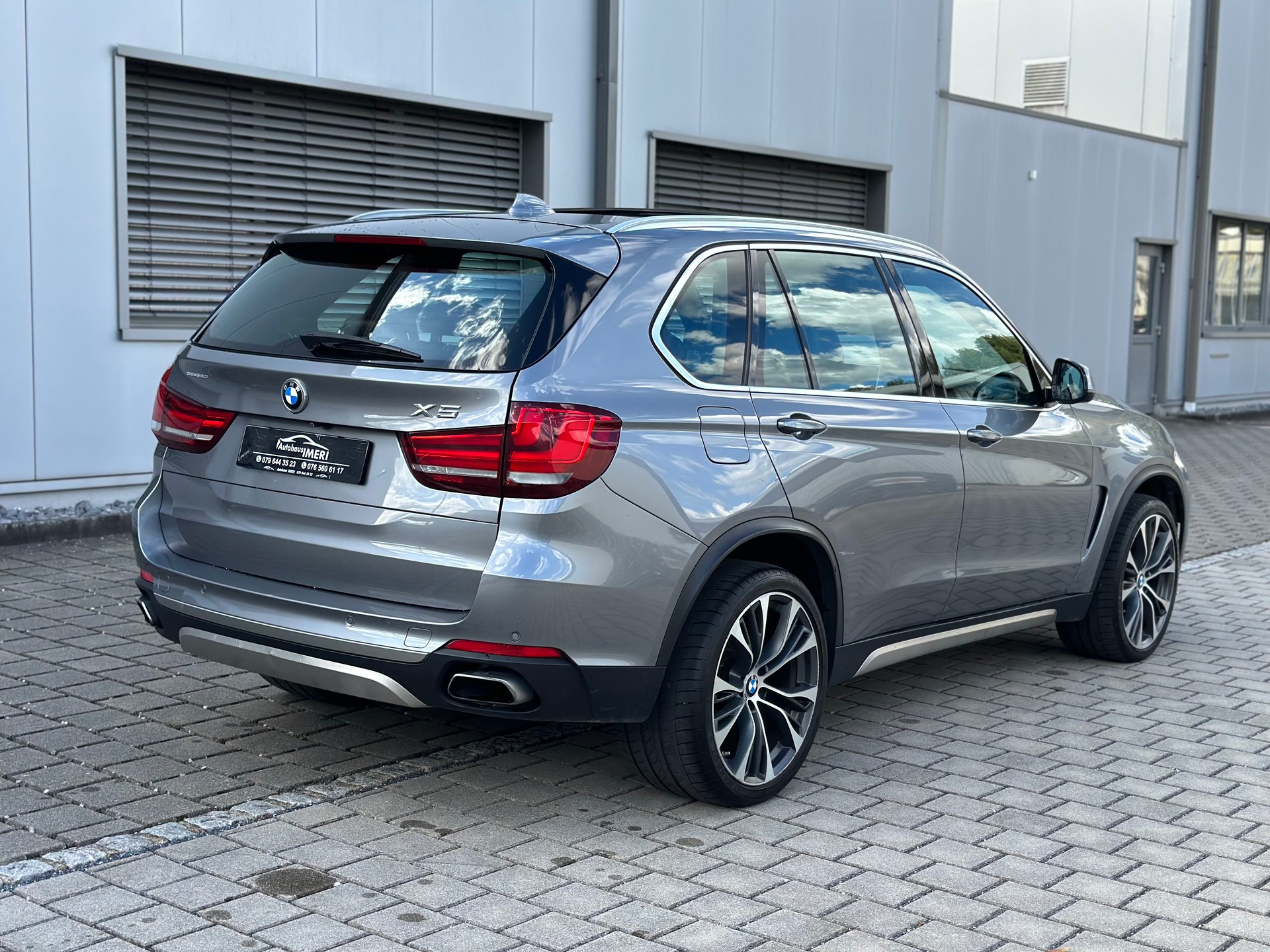 BMW X5 xDrive 50i Steptronic-image-9