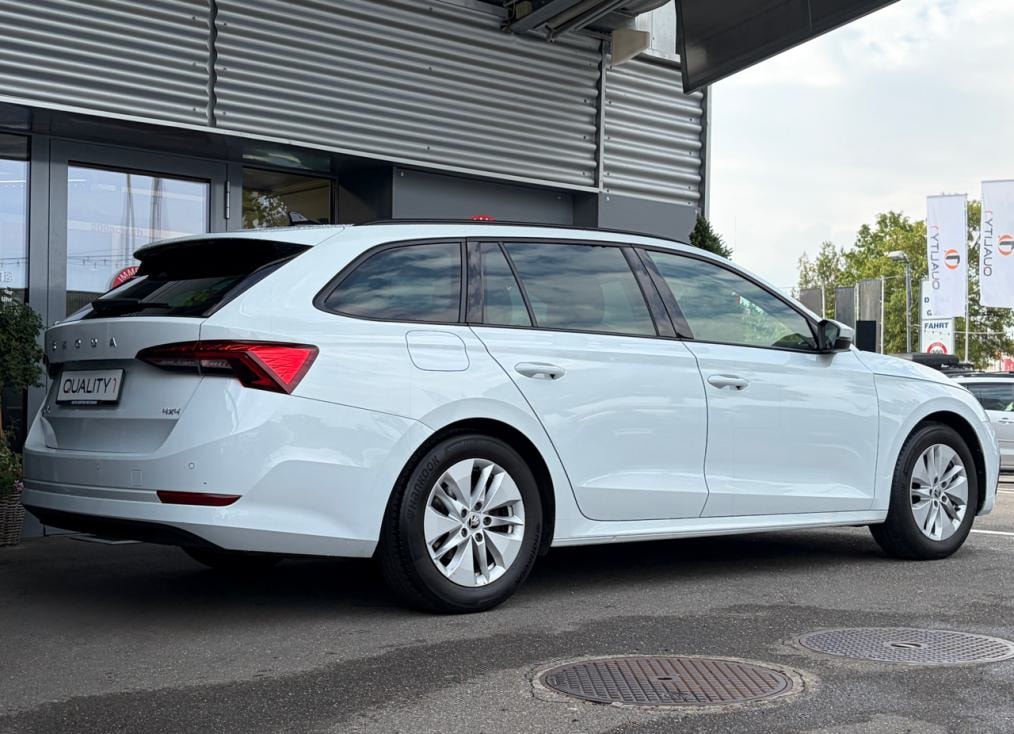 SKODA Octavia Combi 2.0 TDi Ambition 4x4-image-2
