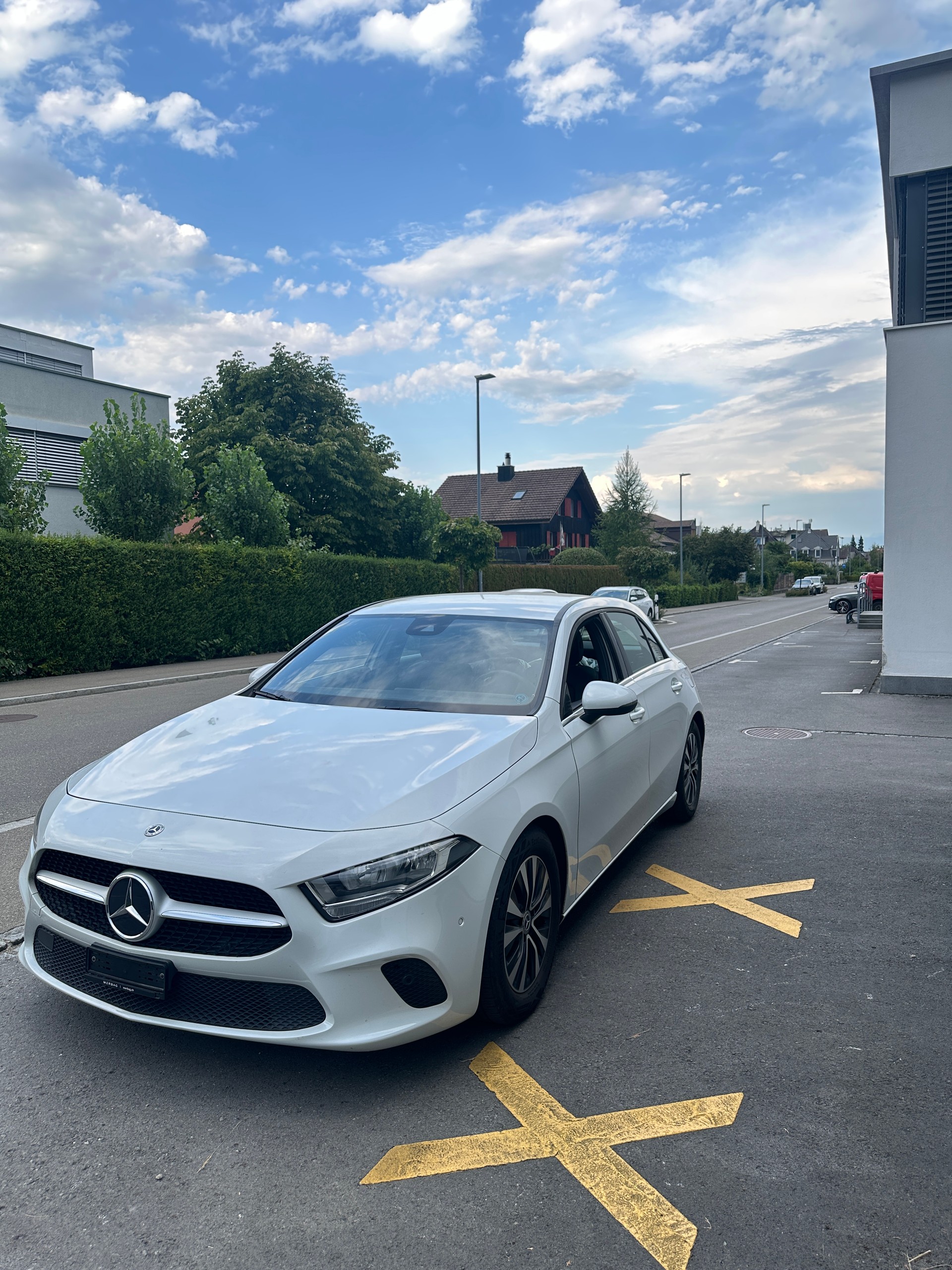 MERCEDES-BENZ A 200 d AMG Line 8G-DCT-image-1
