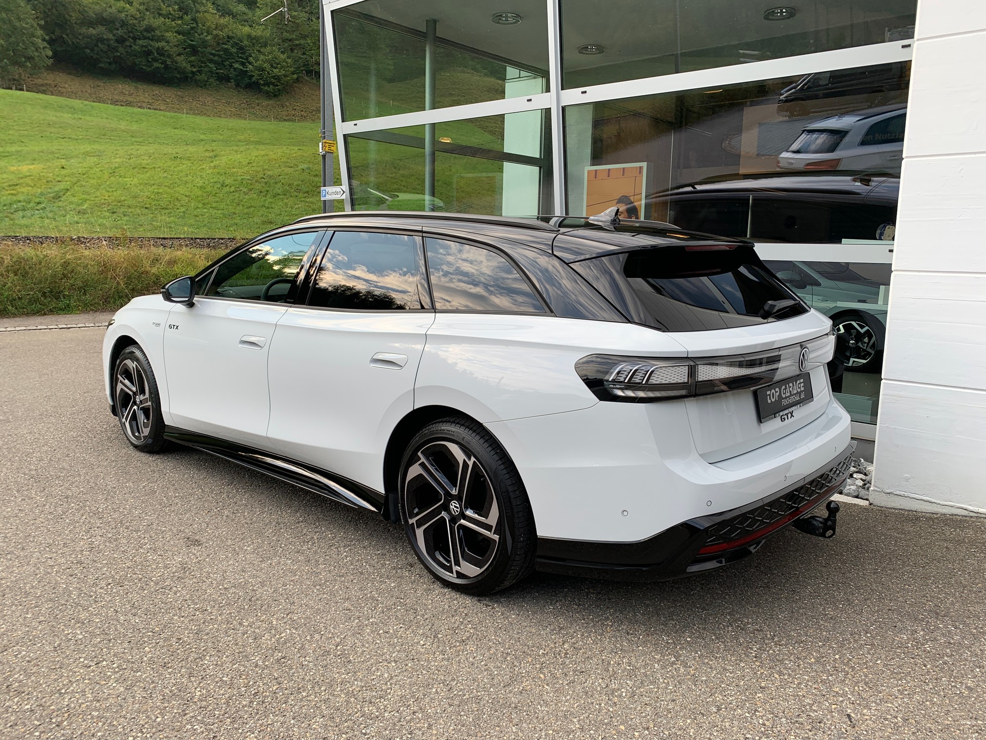 VW ID.7 Tourer GTX 86 kWh GTX United 4 Motion-image-4