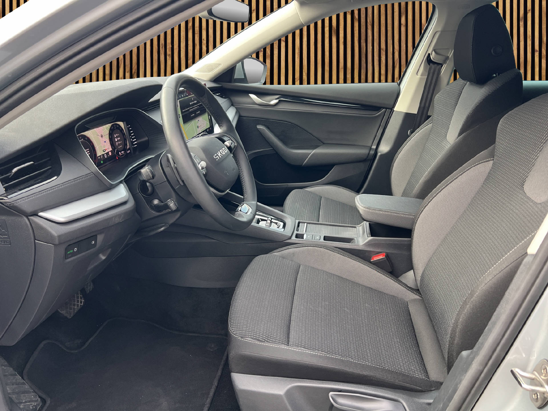 SKODA Octavia Combi 2.0 TDI 150 Selection DSG-image-7