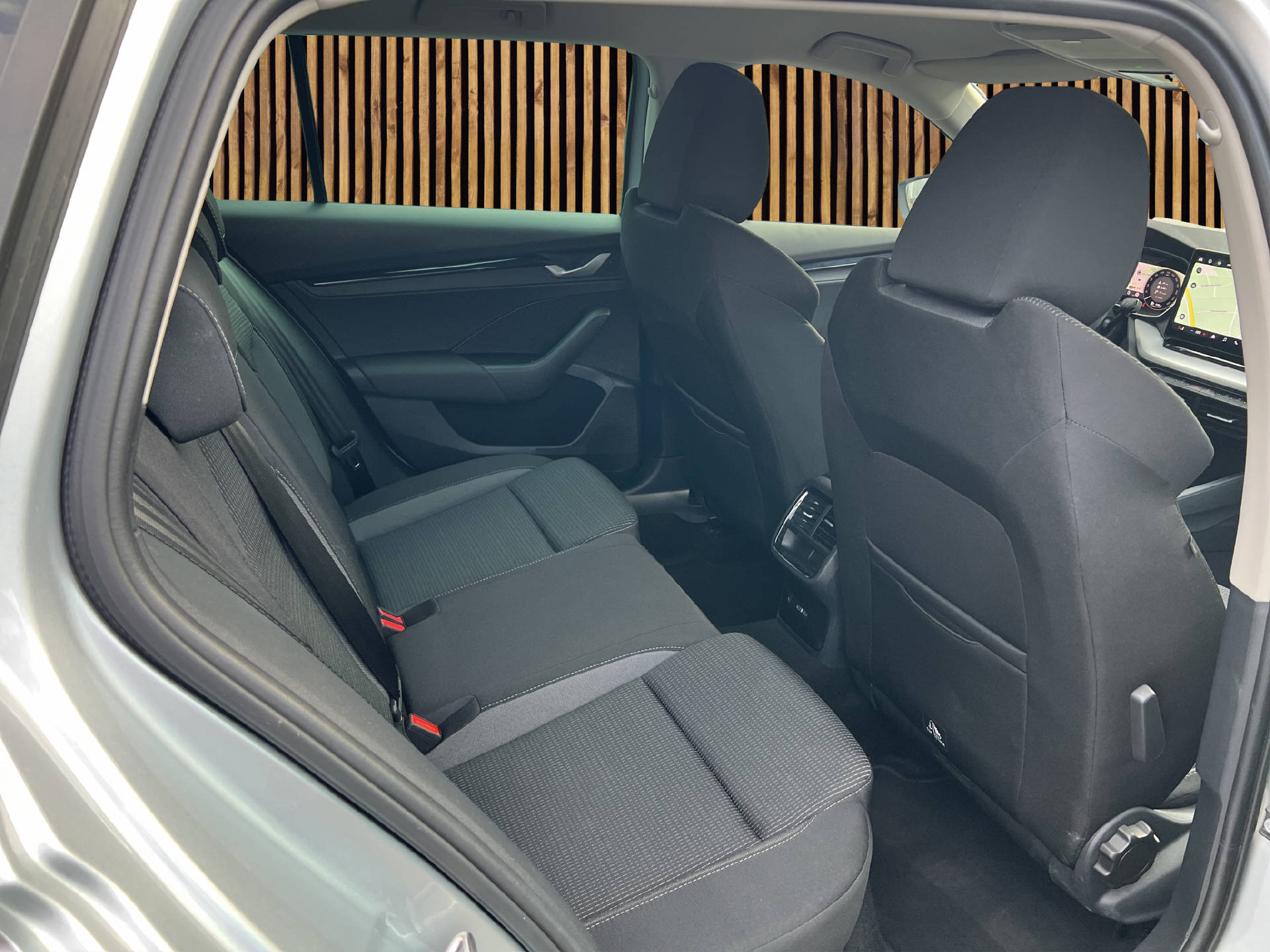 SKODA Octavia Combi 2.0 TDI 150 Selection DSG-image-14
