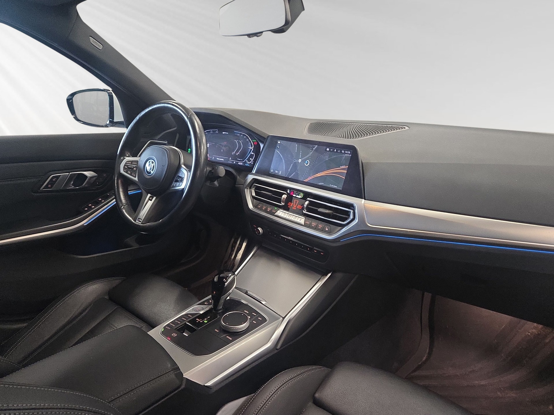 BMW 320e M Sport Steptronic-image-4