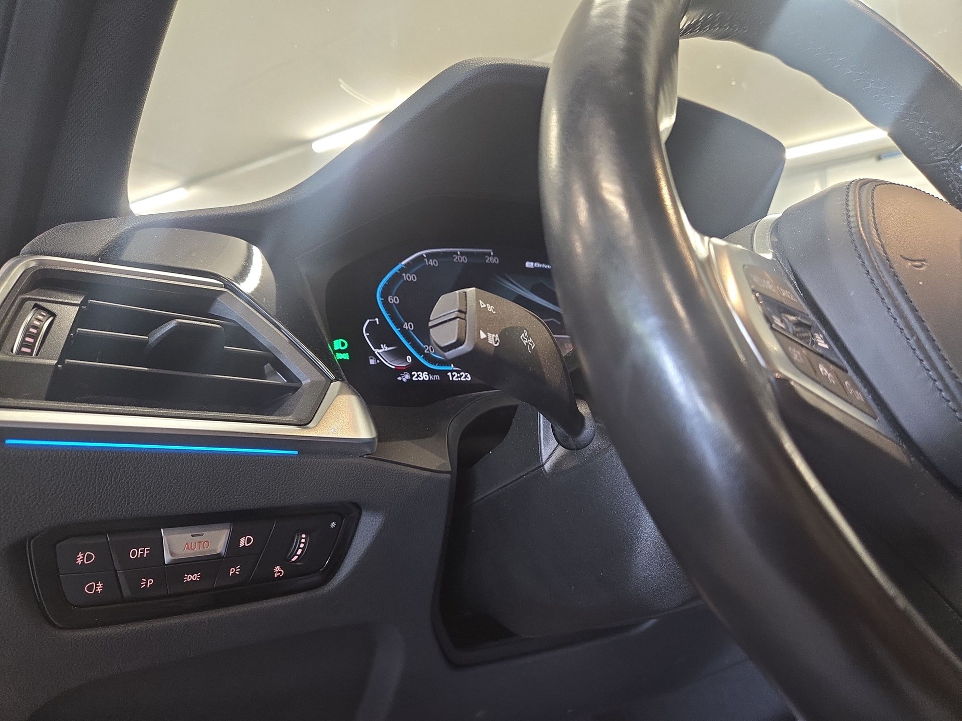 BMW 320e M Sport Steptronic-image-18