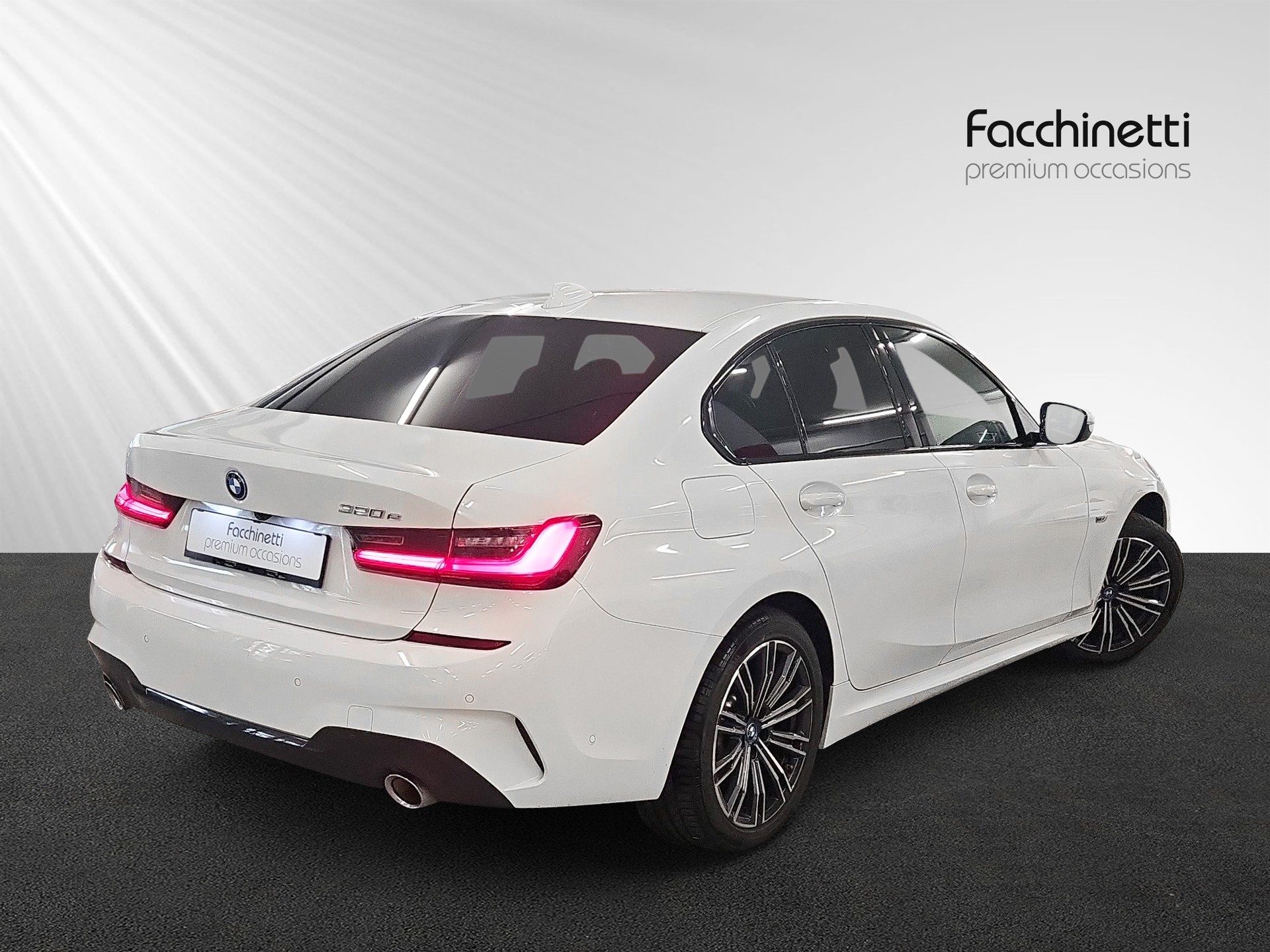 BMW 320e M Sport Steptronic-image-2