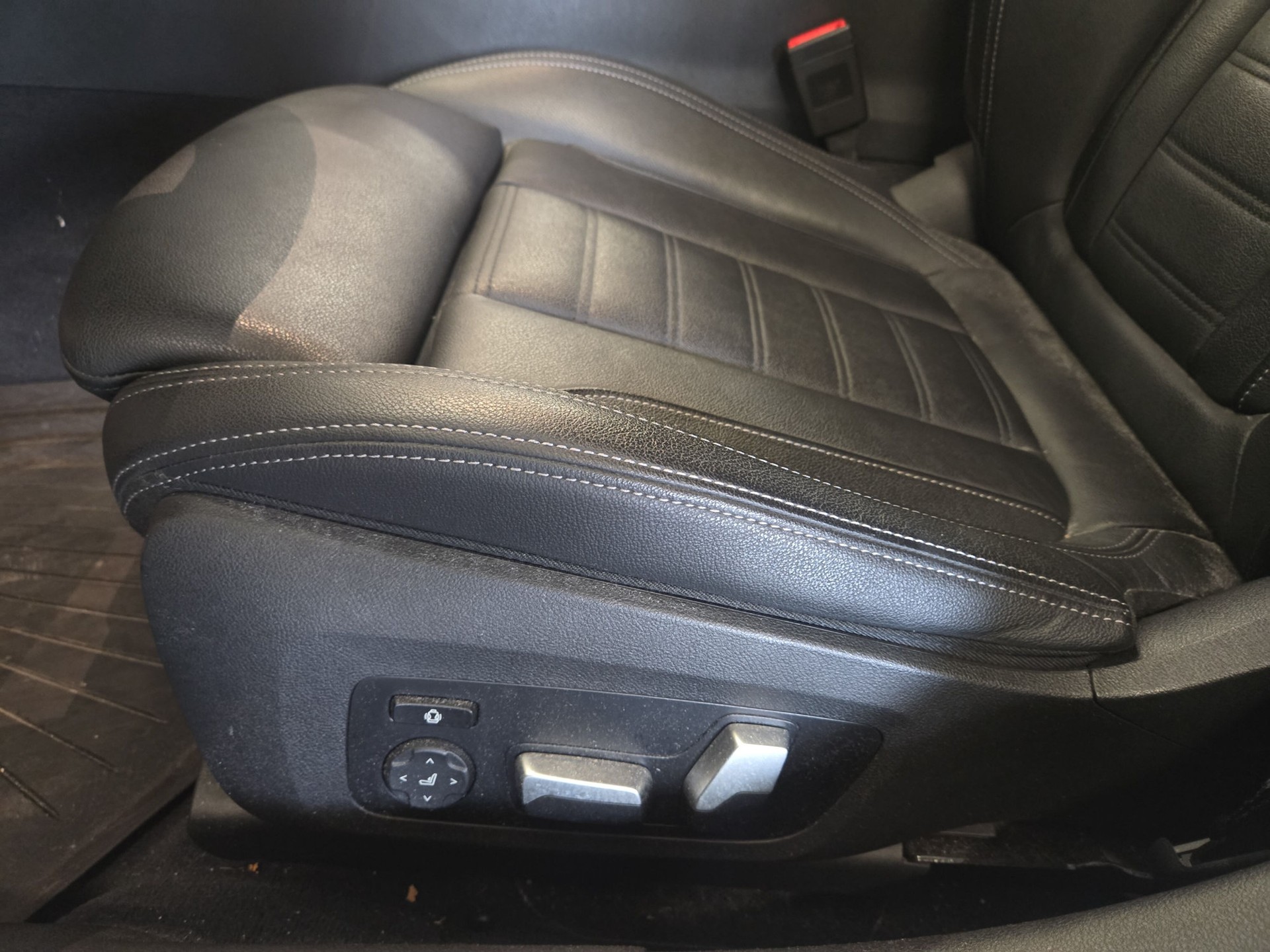 BMW 320e M Sport Steptronic-image-17
