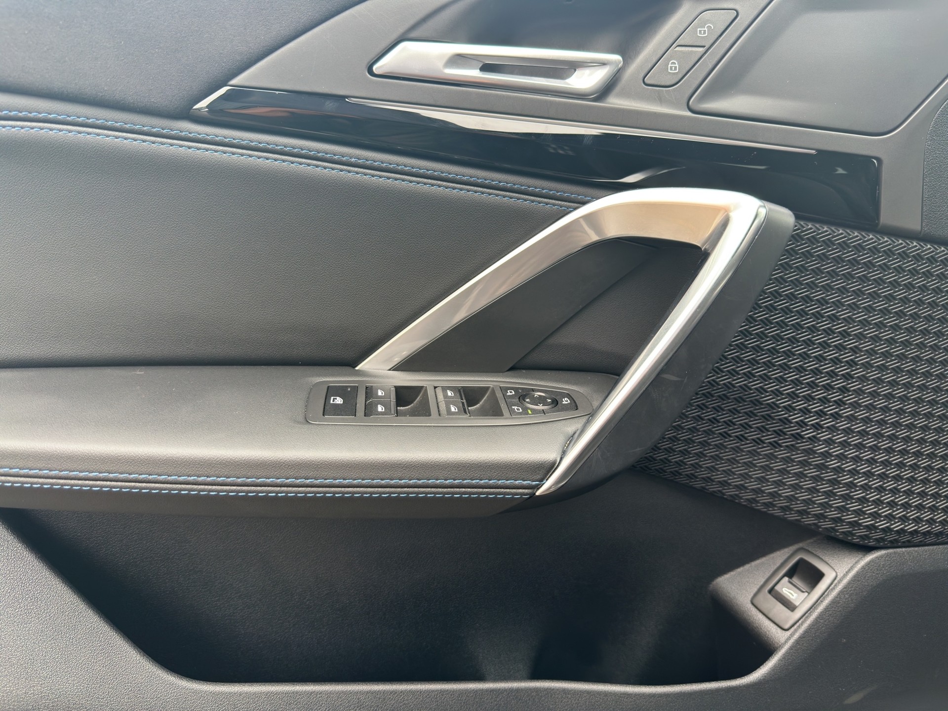 BMW X2 xDrive 20d 48V M Sport-image-10