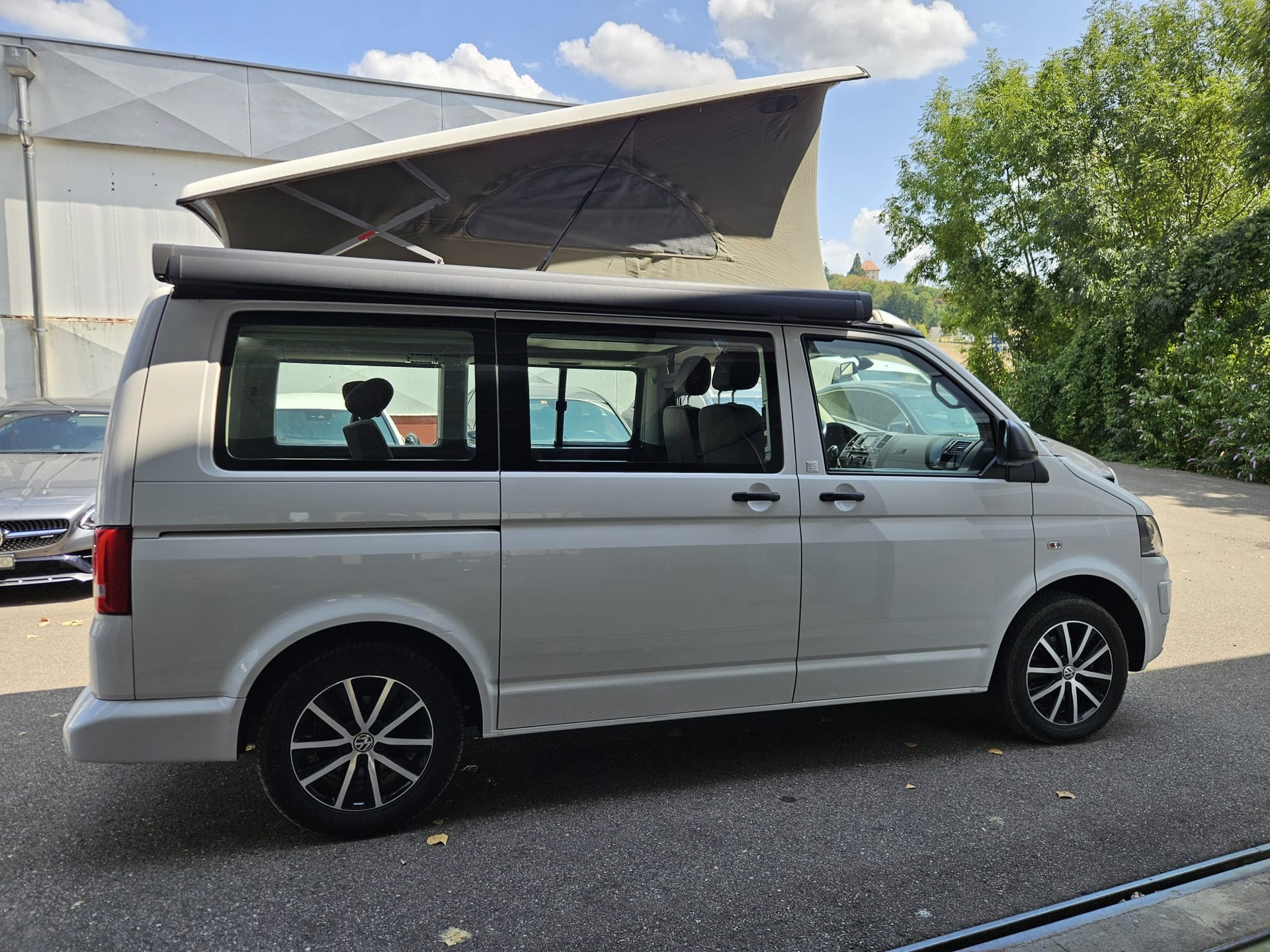 VW T5 California 2.0 TDI Beach DSG-image-1