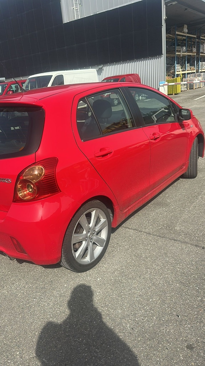 TOYOTA Yaris 1.8 TS-image-3