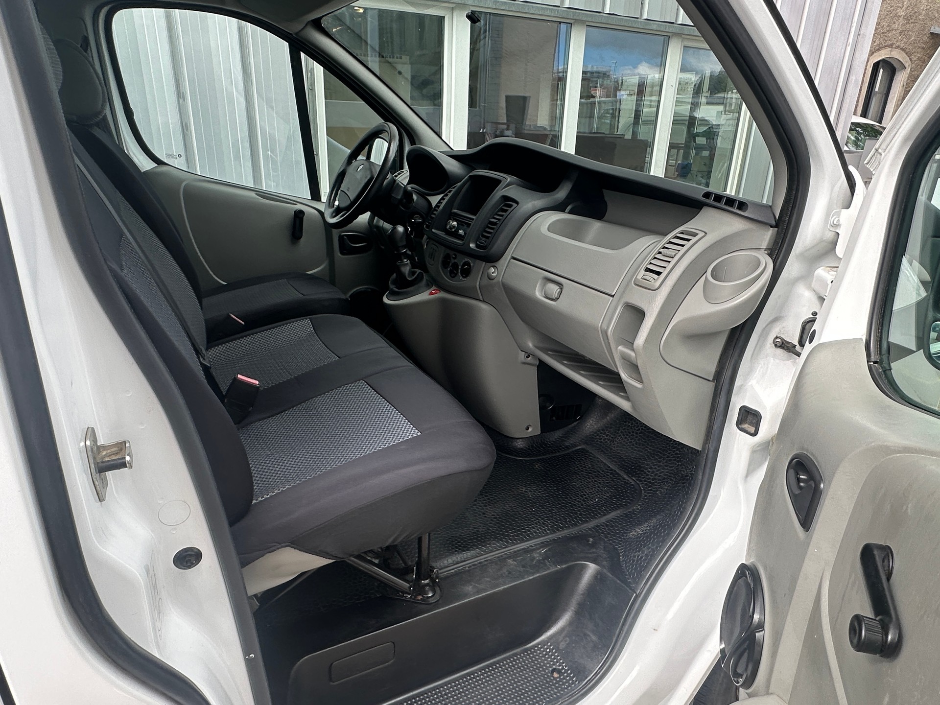 RENAULT Trafic 2.0 dCi 115 2.9t L2H1-image-8