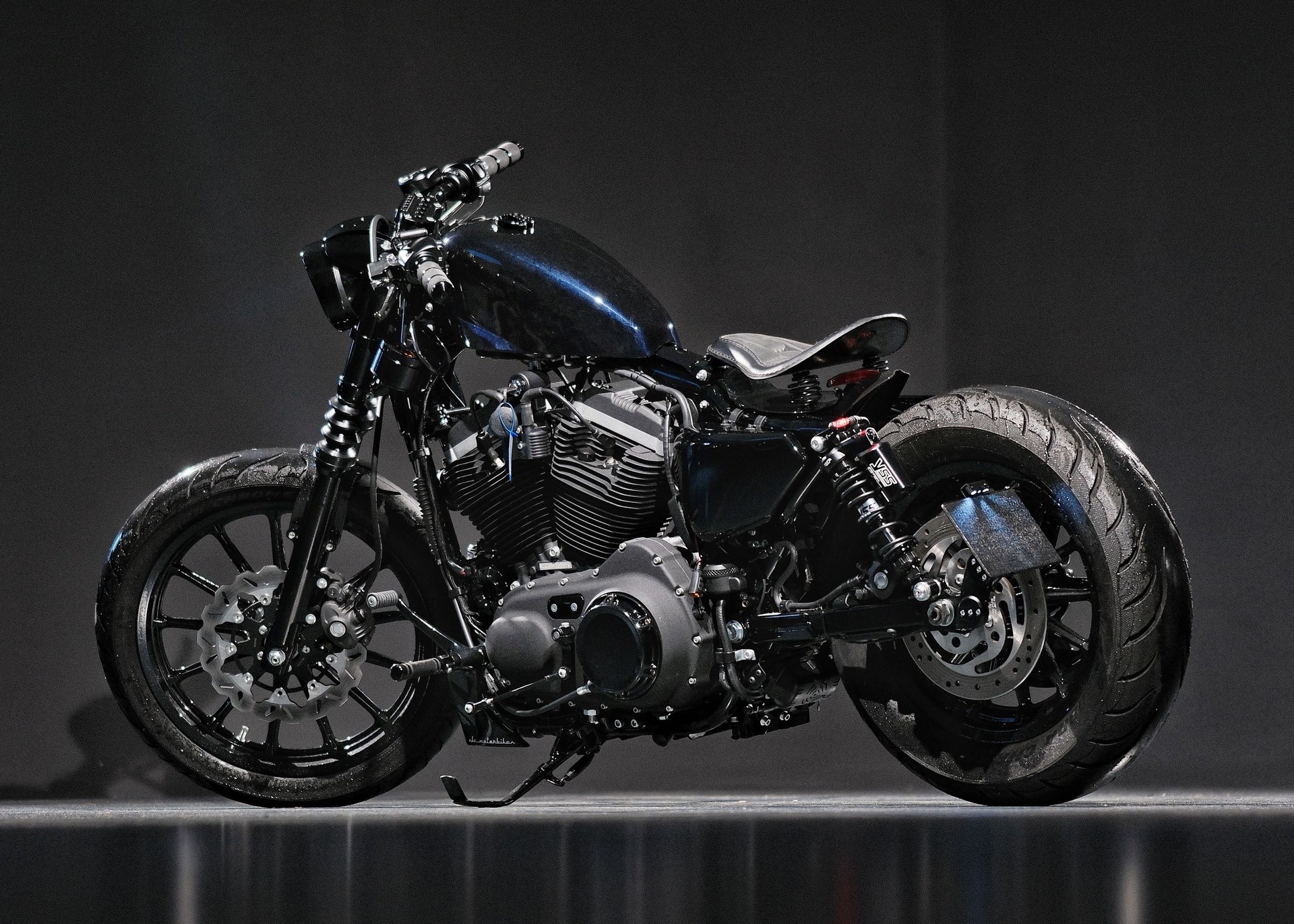 HARLEY-DAVIDSON XL 883 N Sportster Iron-showroom-element-2