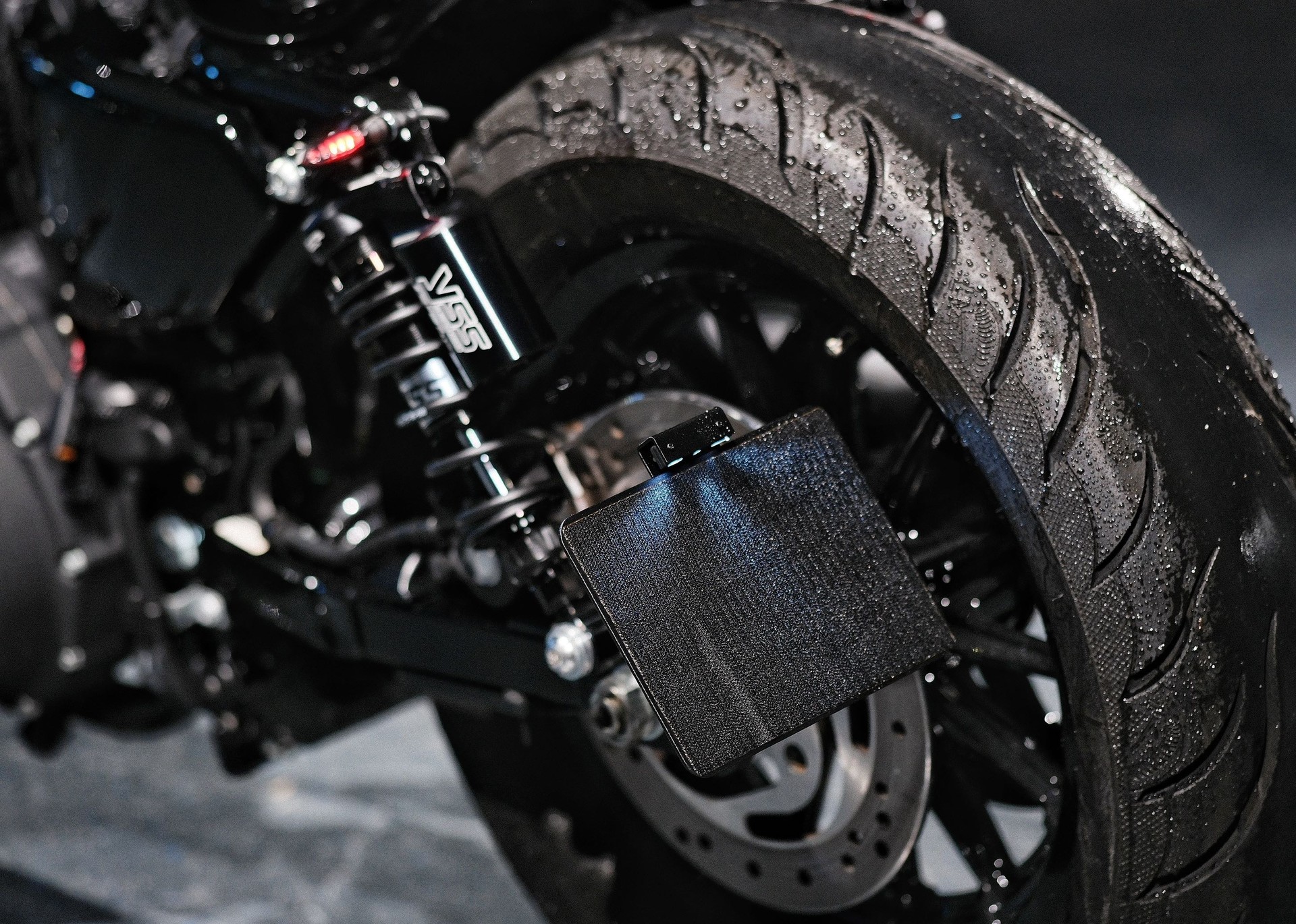 HARLEY-DAVIDSON XL 883 N Sportster Iron-image-13