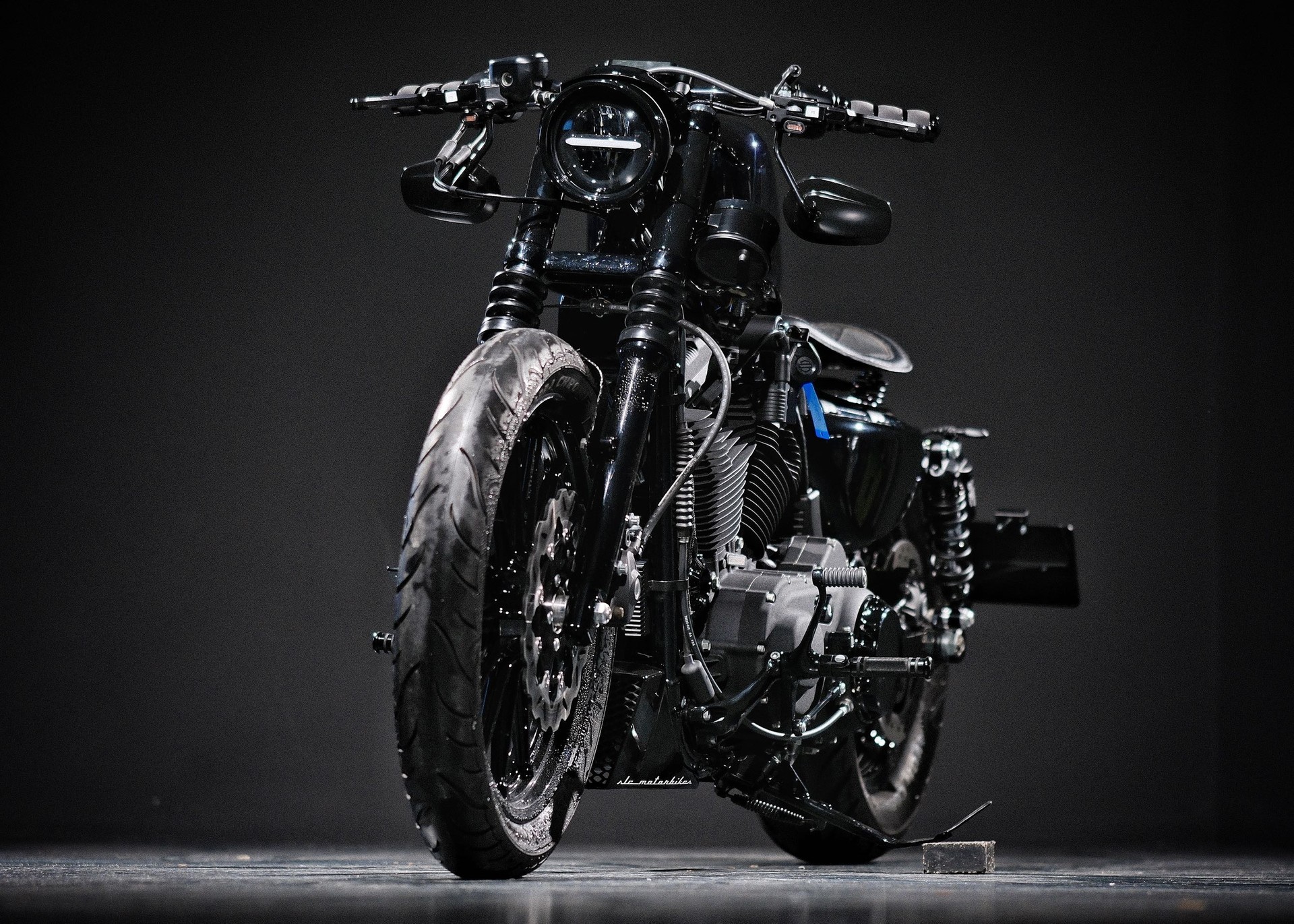 HARLEY-DAVIDSON XL 883 N Sportster Iron-showroom-element-3