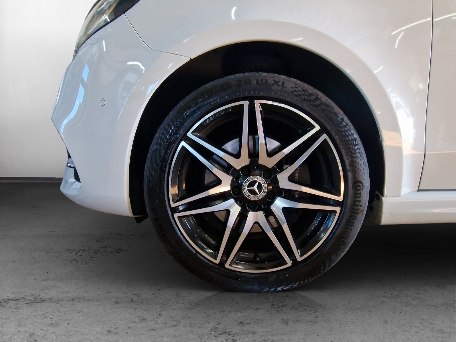 MERCEDES-BENZ V 300 d lang Avantgarde 4Matic 9G-Tronic-image-13