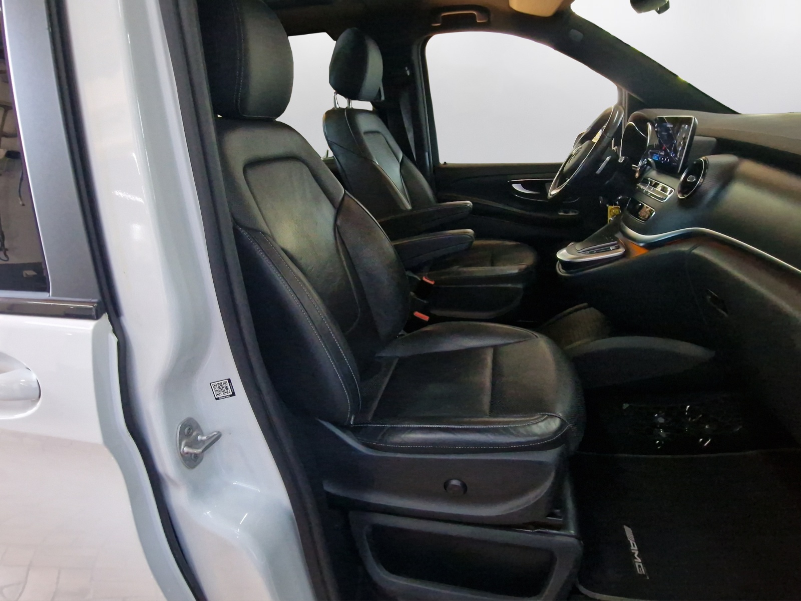 MERCEDES-BENZ V 300 d lang Avantgarde 4Matic 9G-Tronic-image-14