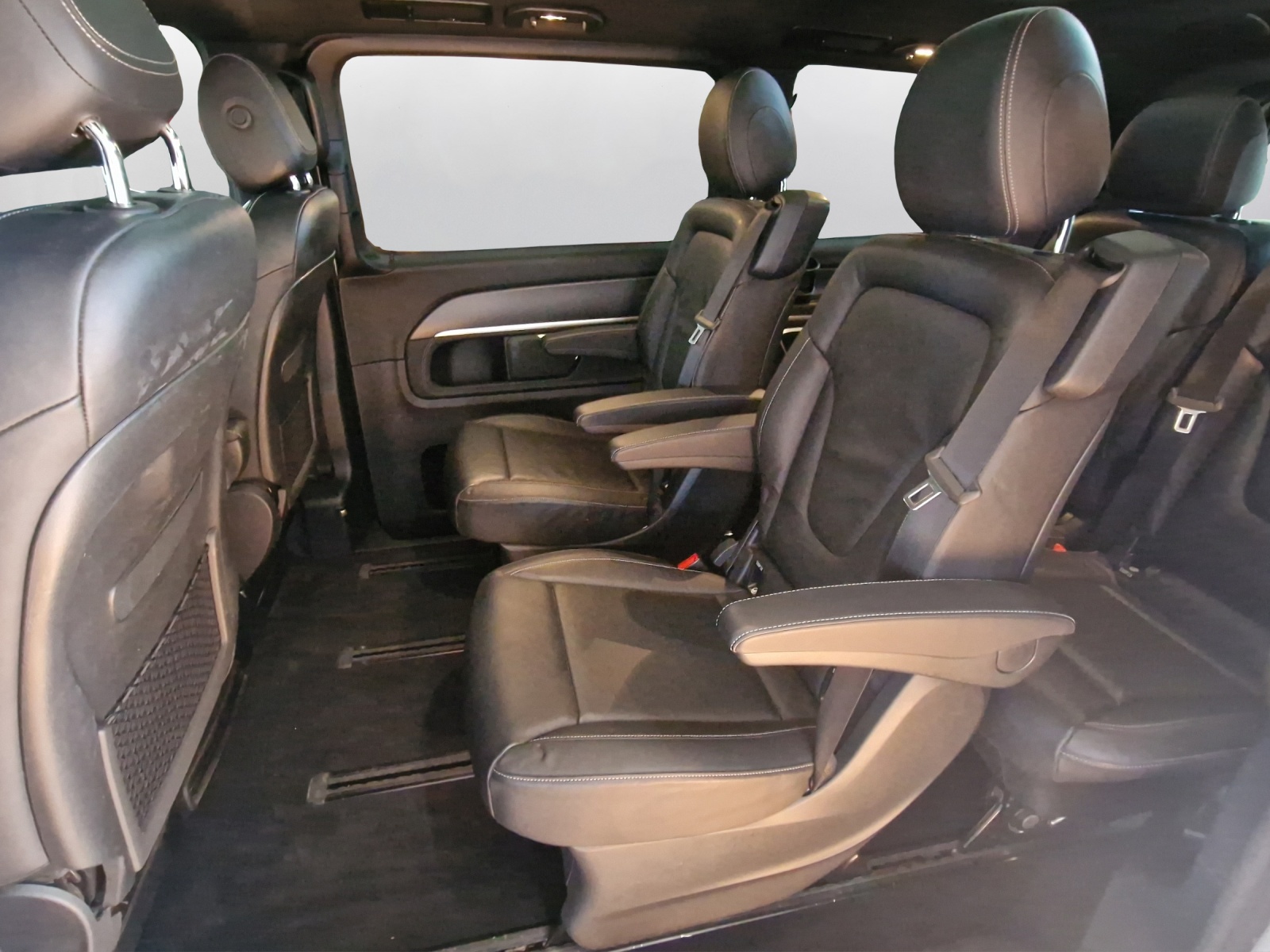 MERCEDES-BENZ V 300 d lang Avantgarde 4Matic 9G-Tronic-image-11