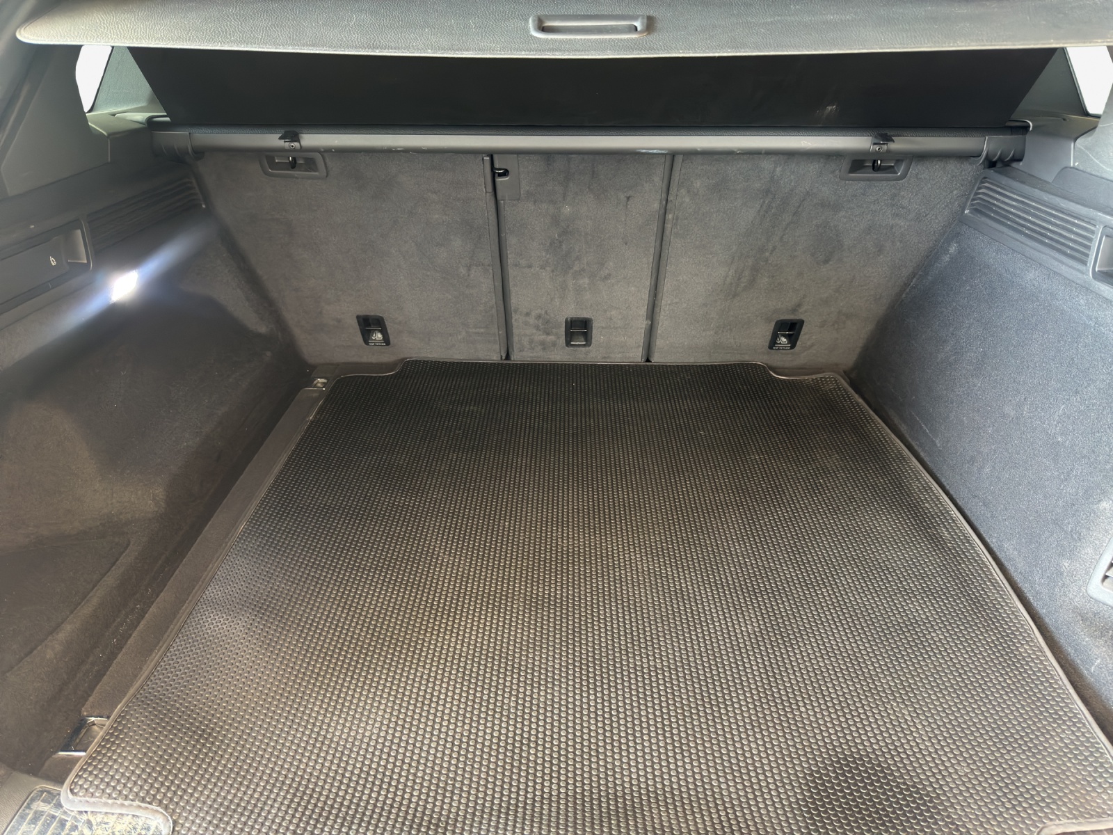 VW Touareg 3.0 TDI R Line Tiptronic-image-12