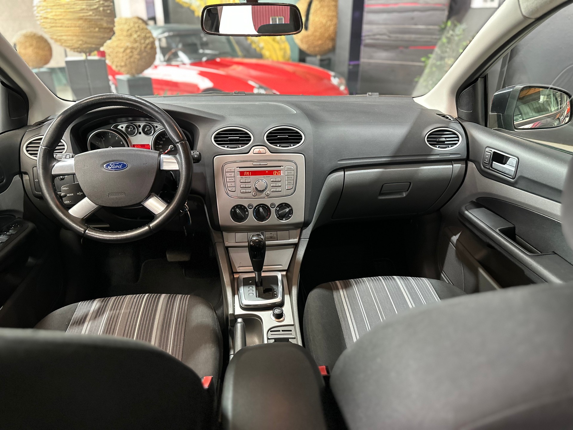 FORD Focus 2.0i Titanium Automatic-image-12