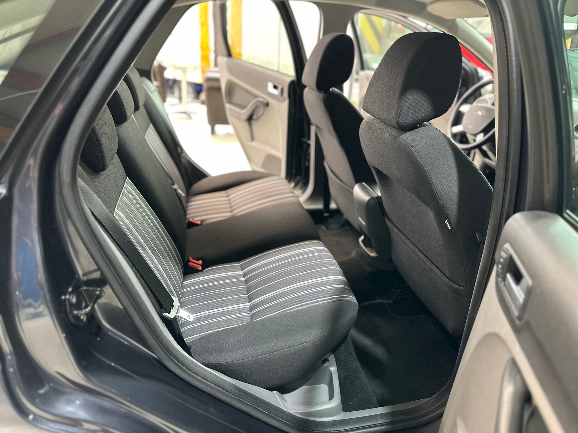 FORD Focus 2.0i Titanium Automatic-image-17