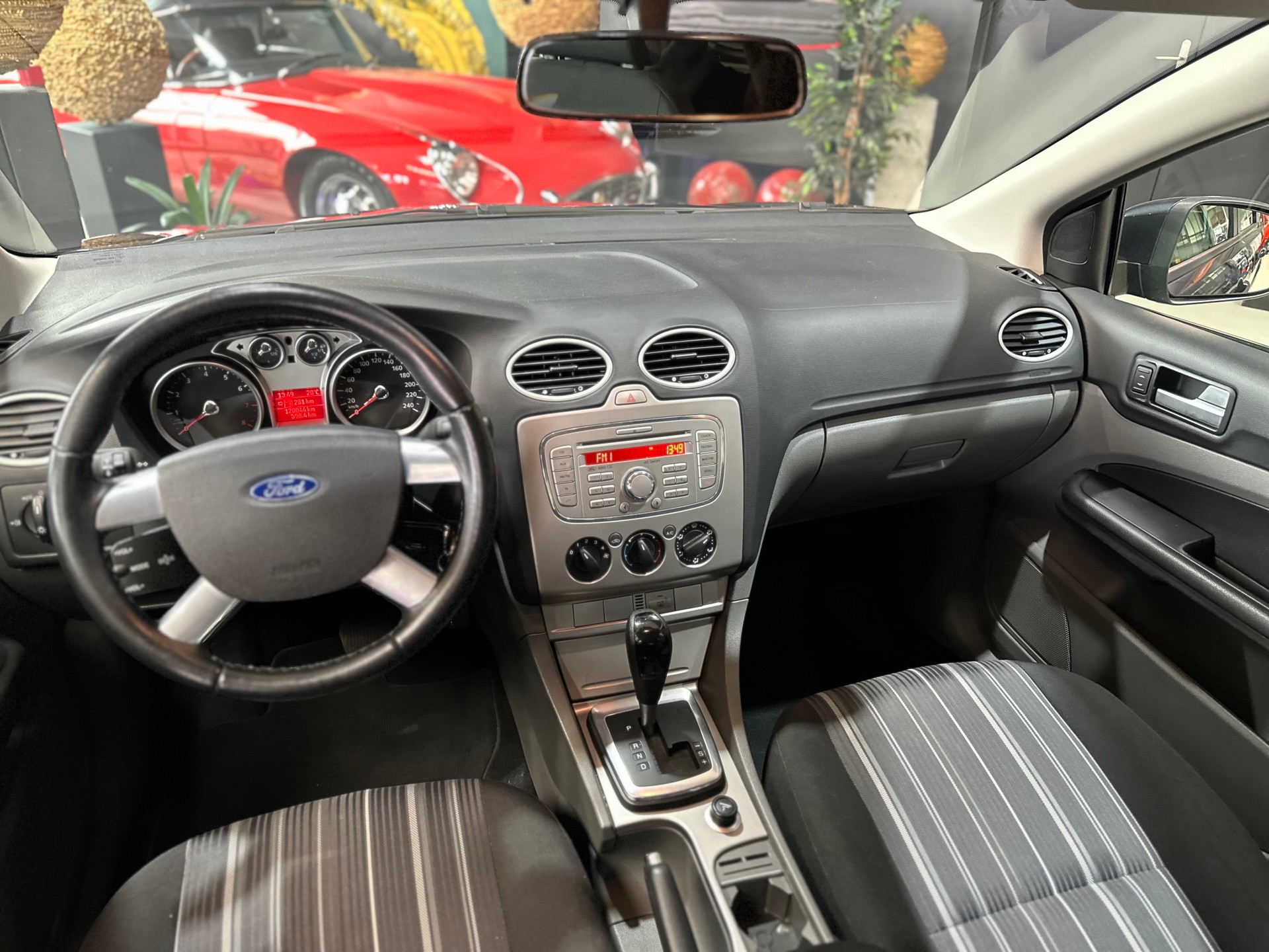 FORD Focus 2.0i Titanium Automatic-image-11