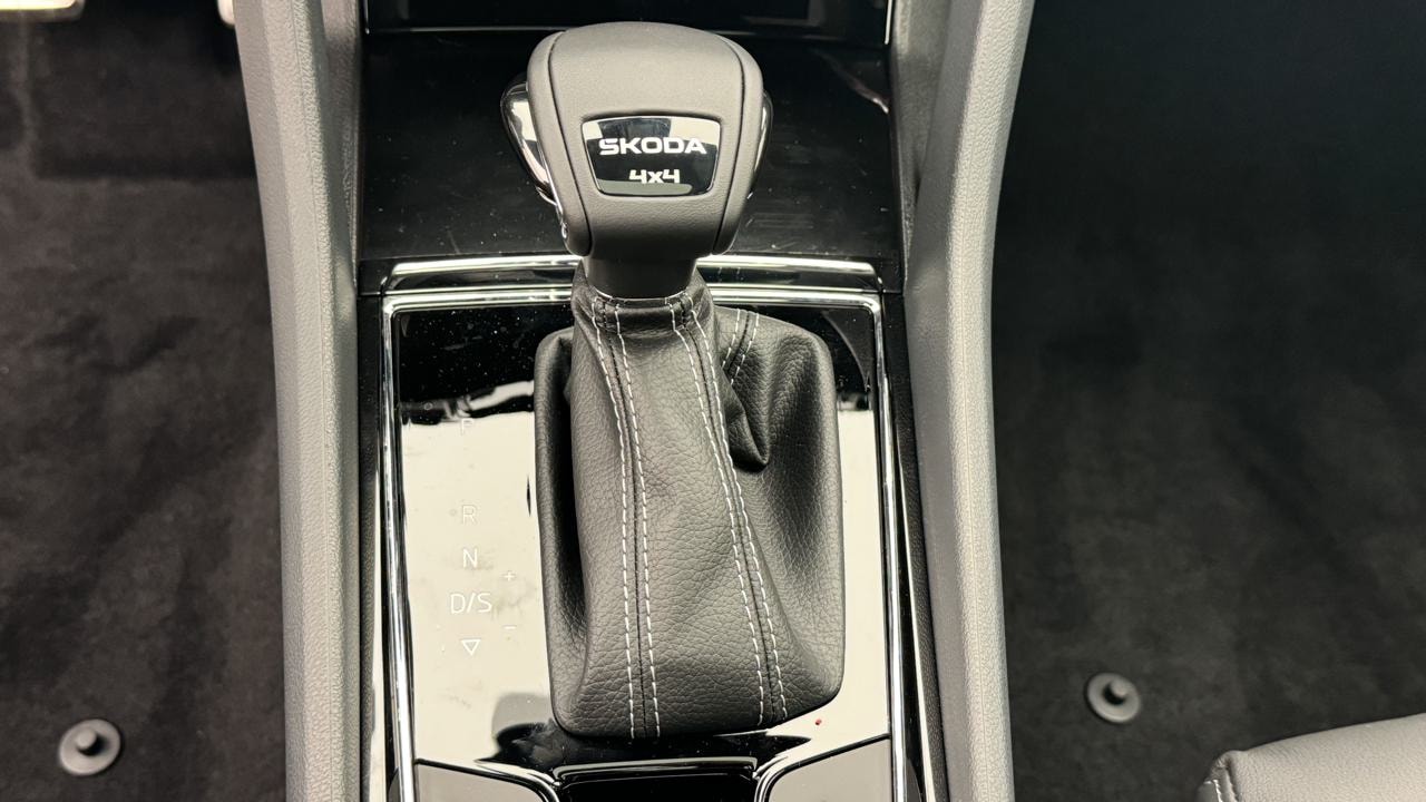 SKODA Karoq 2.0 TSI SportLine 4x4 DSG-image-10
