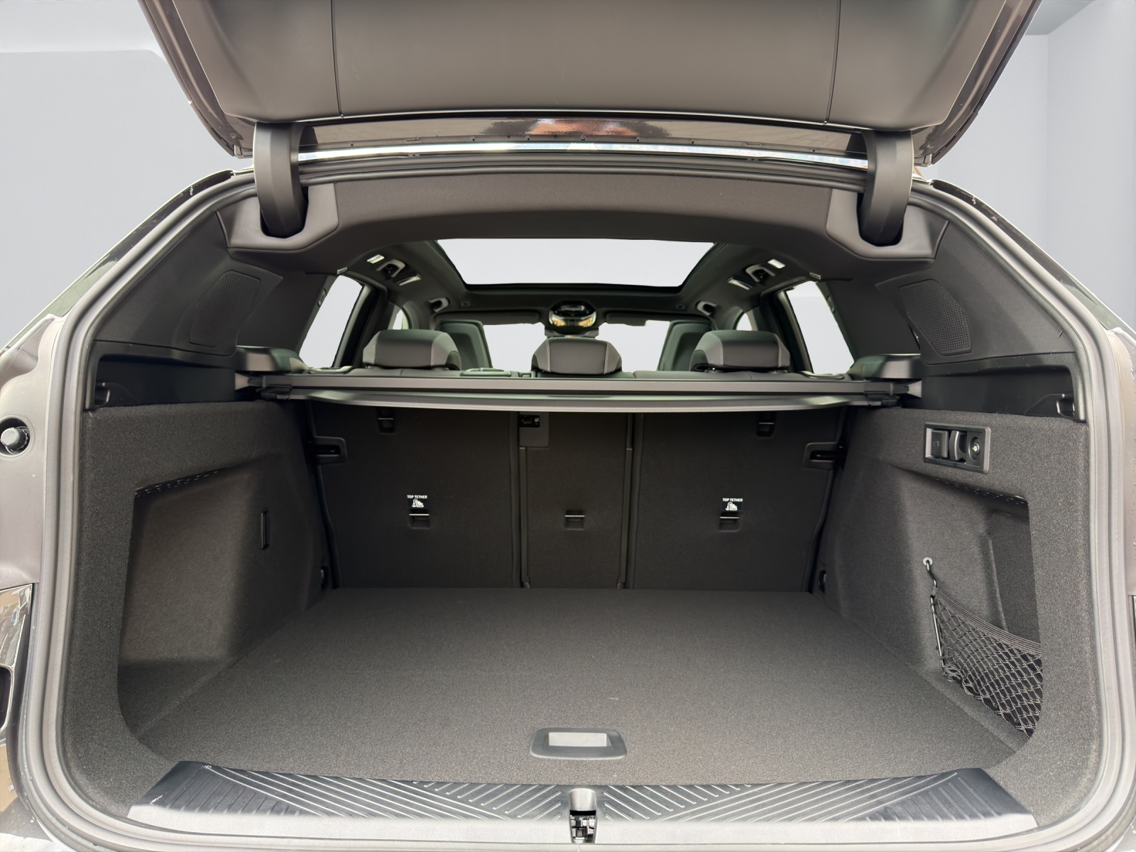 BMW X3 M50i-image-12