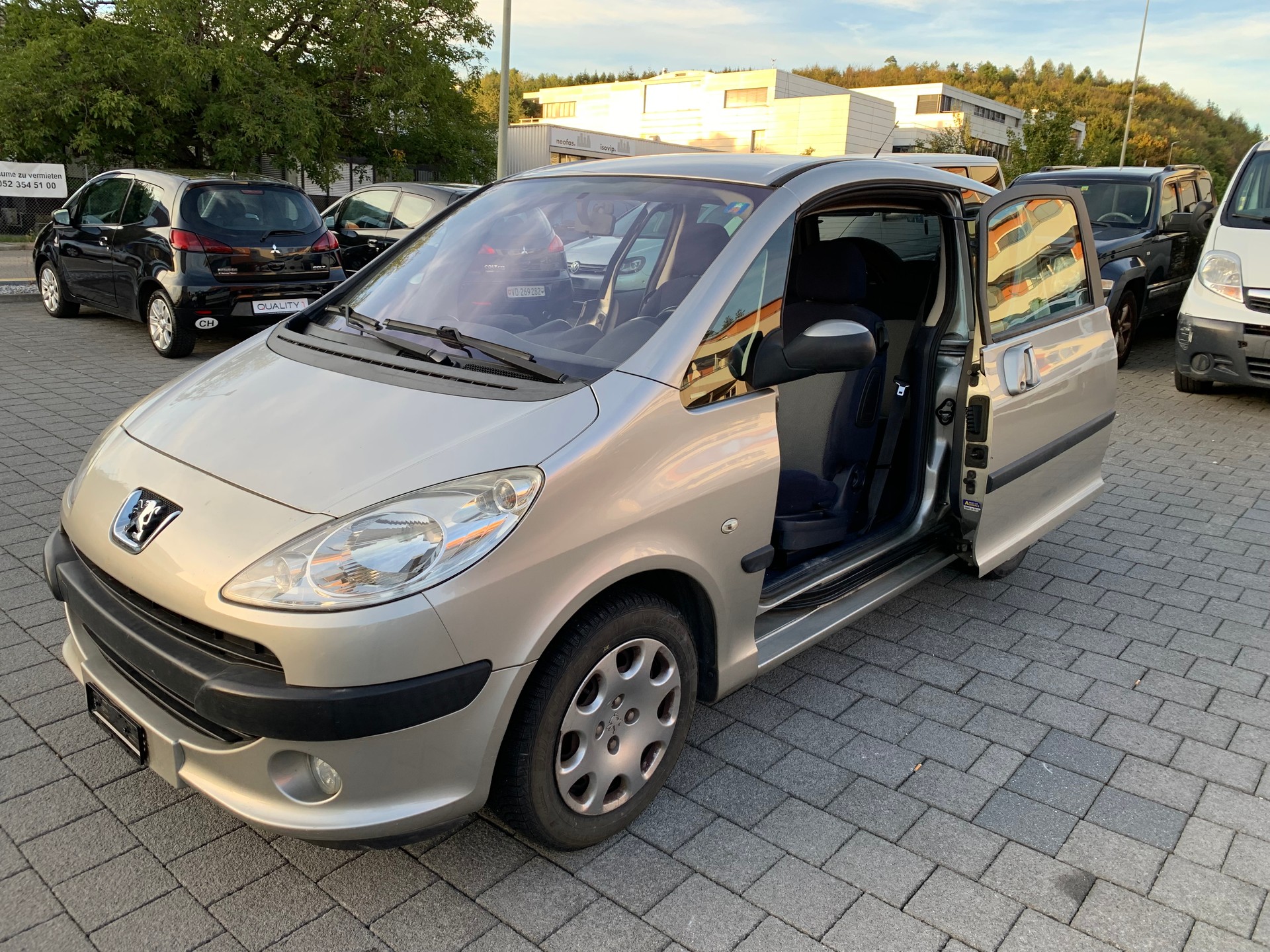 PEUGEOT 1007 1.4 HDI Trendy