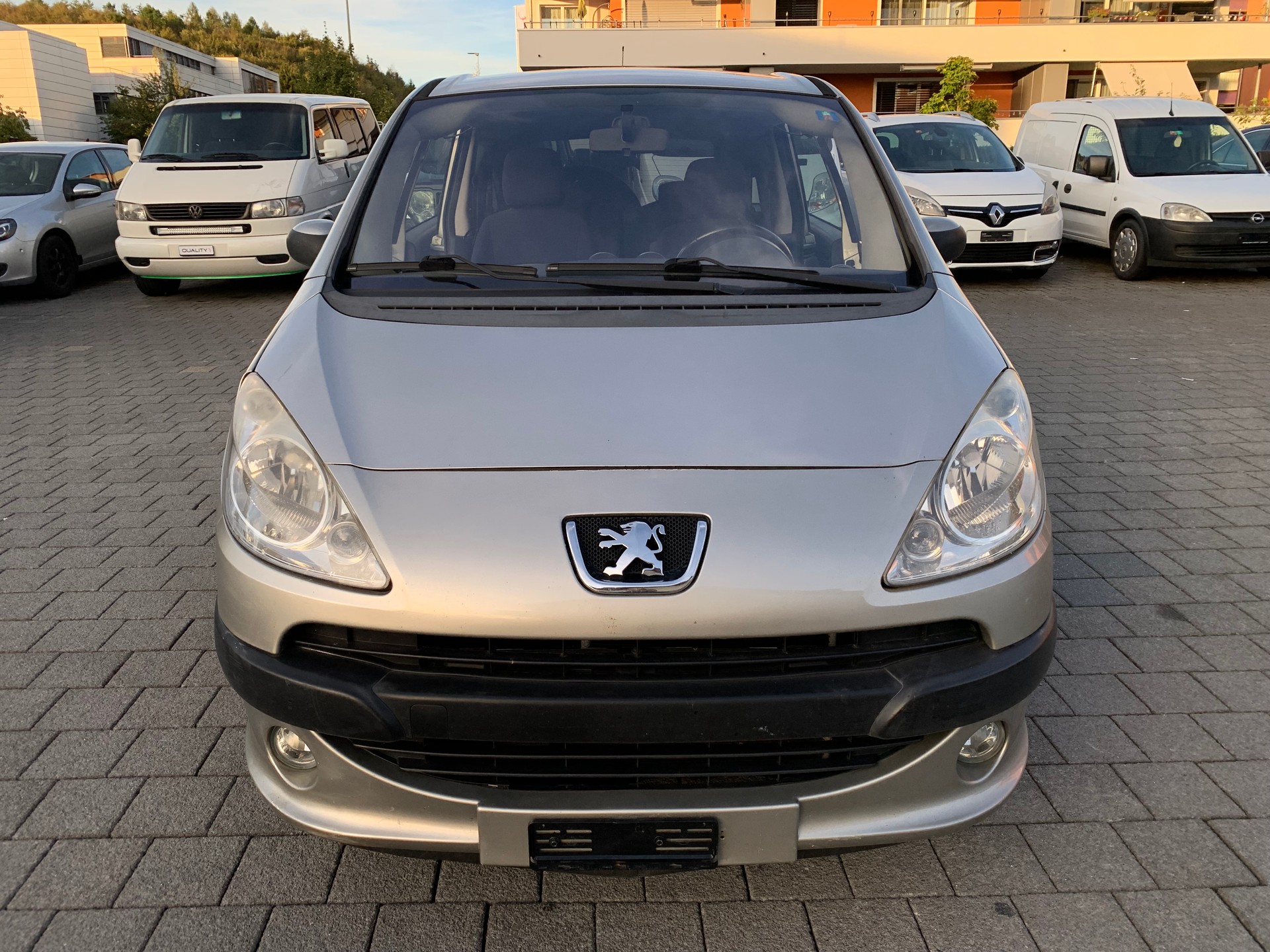 PEUGEOT 1007 1.4 HDI Trendy-image-4