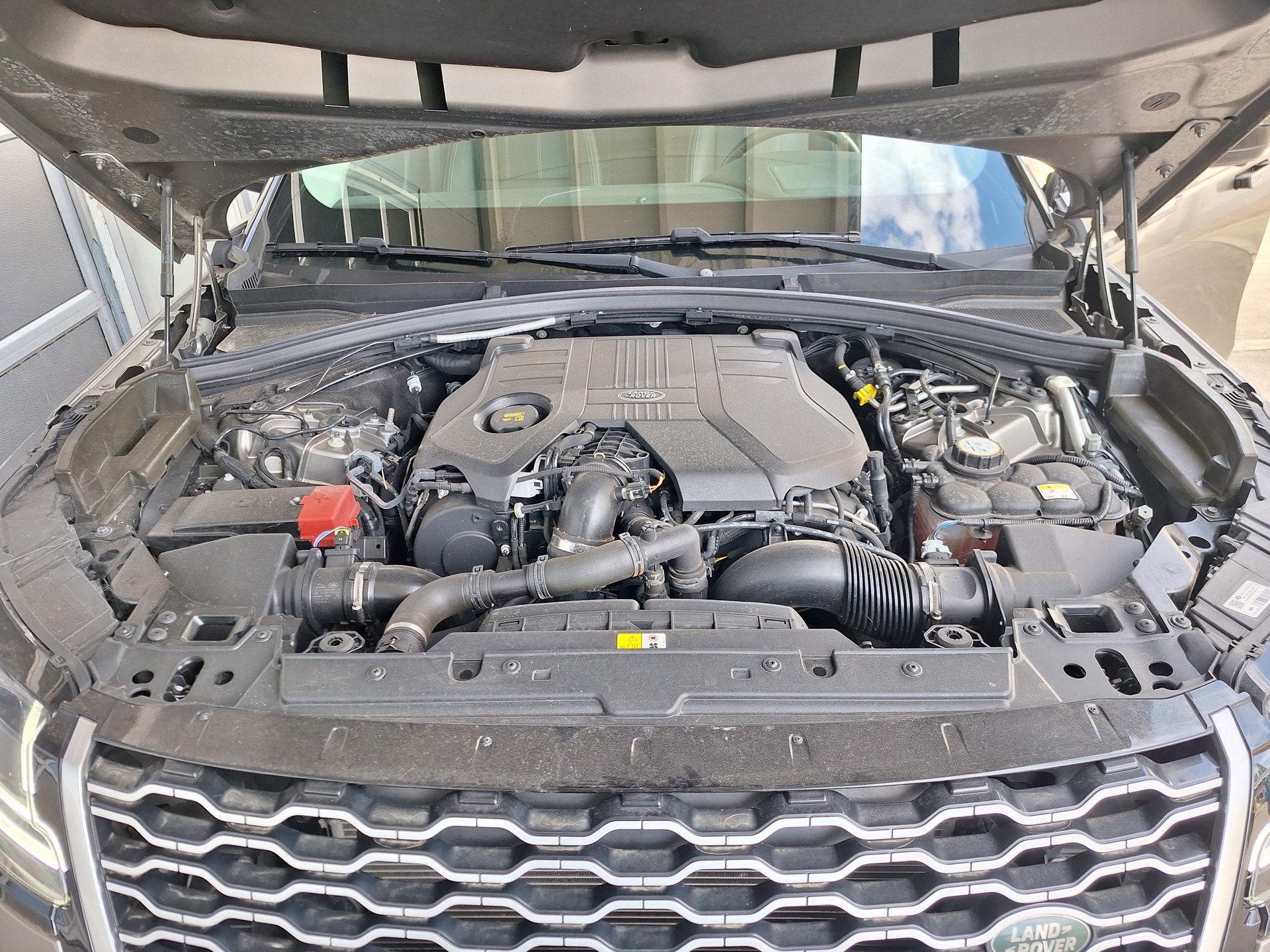 LAND ROVER Range Rover Velar R-Dynamic D 300 SE Automatic-image-12