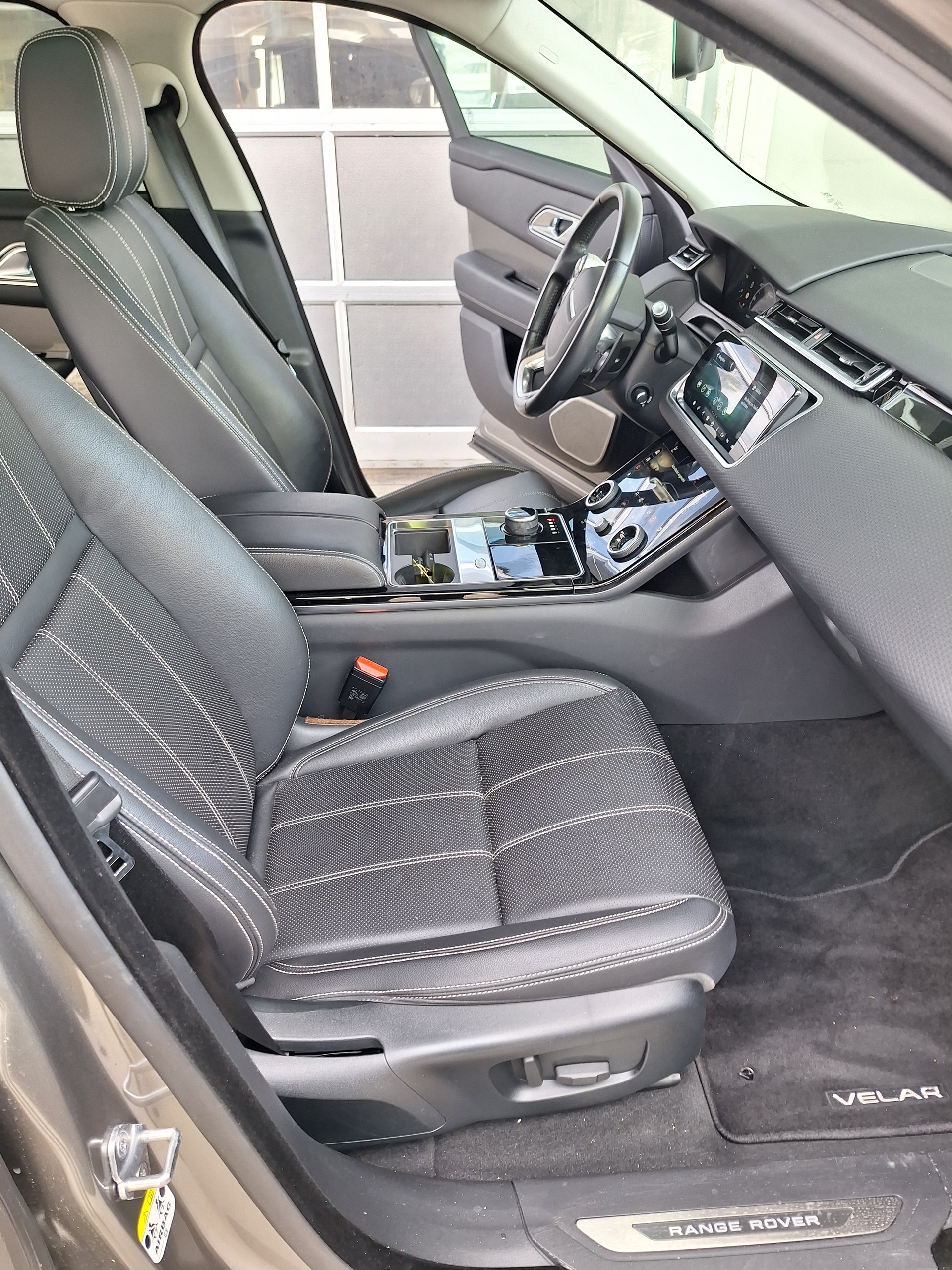 LAND ROVER Range Rover Velar R-Dynamic D 300 SE Automatic-image-13