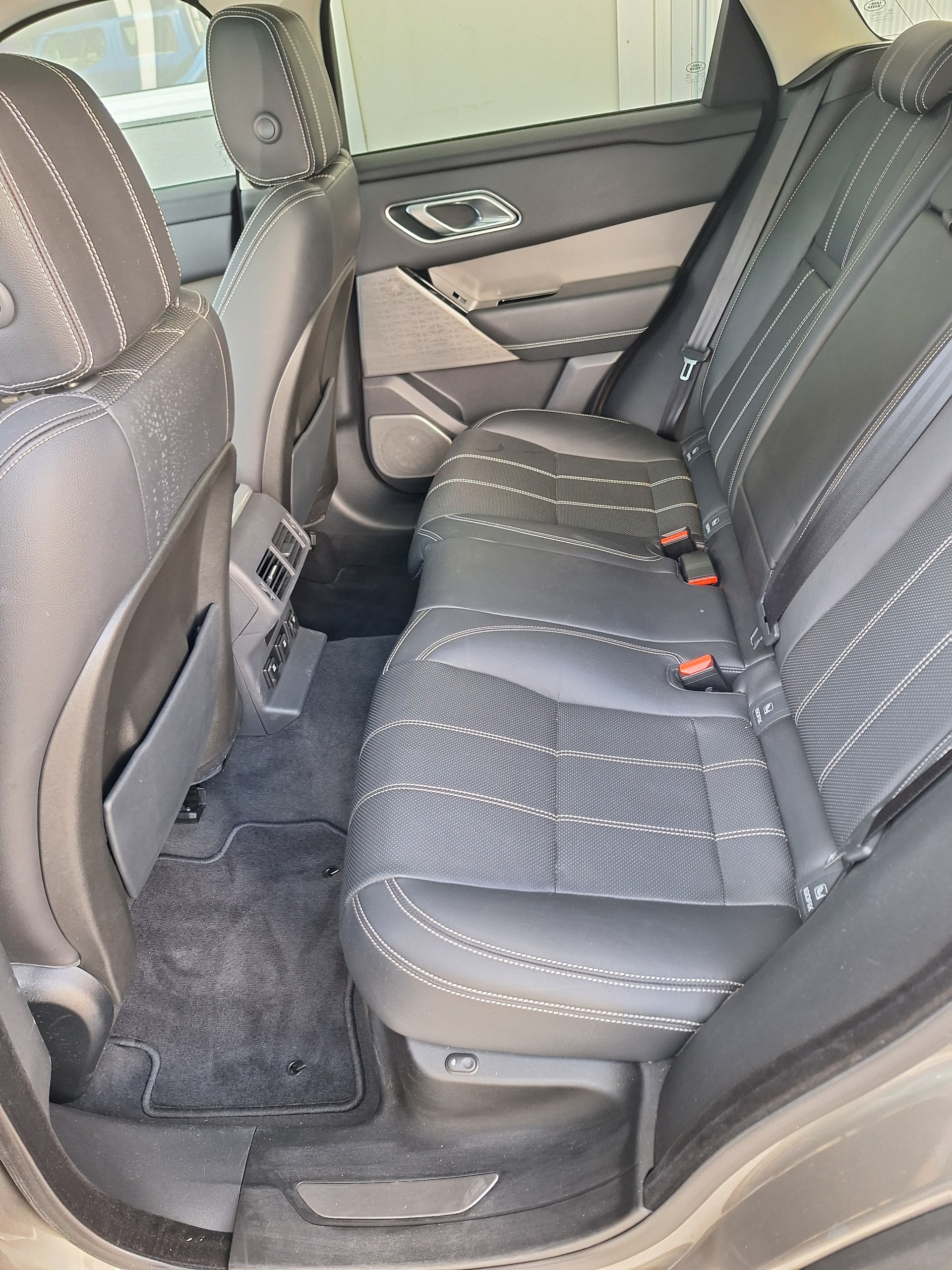 LAND ROVER Range Rover Velar R-Dynamic D 300 SE Automatic-image-11