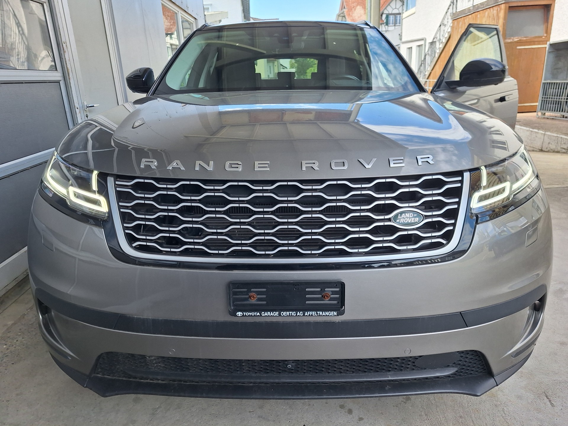 LAND ROVER Range Rover Velar R-Dynamic D 300 SE Automatic-image-2