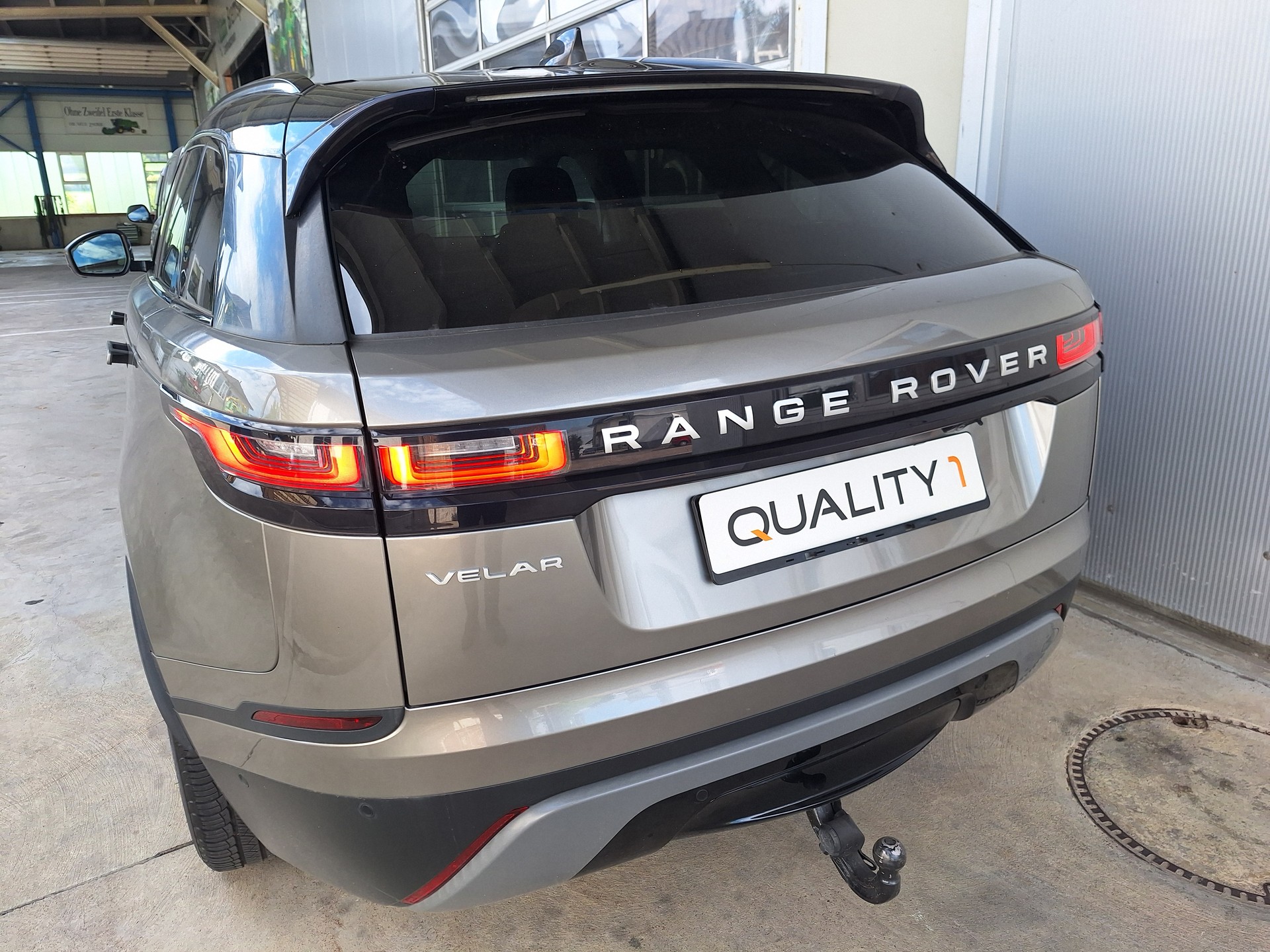 LAND ROVER Range Rover Velar R-Dynamic D 300 SE Automatic-image-5