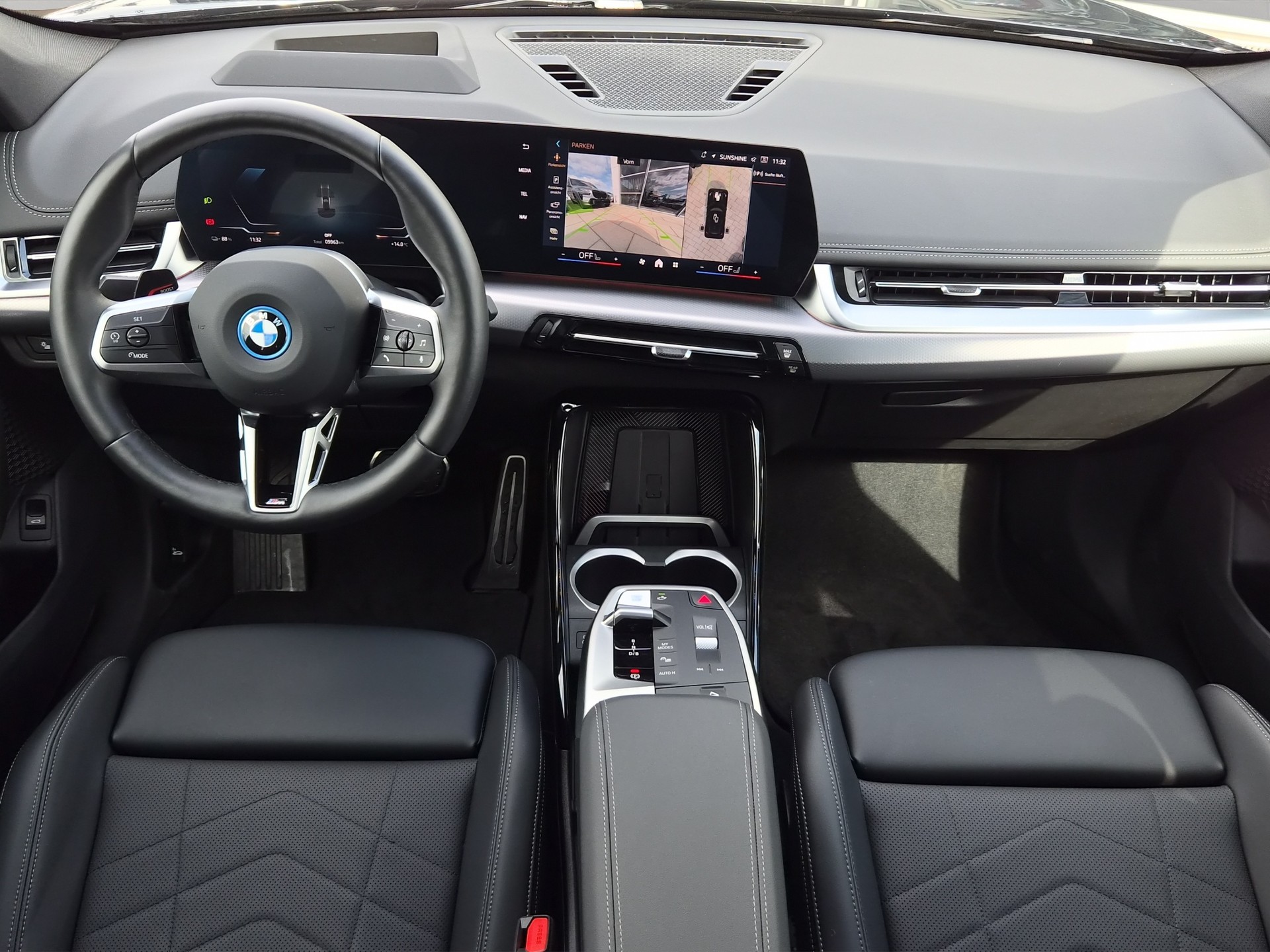 BMW iX1 xDrive 30 Edition M Sport-image-15