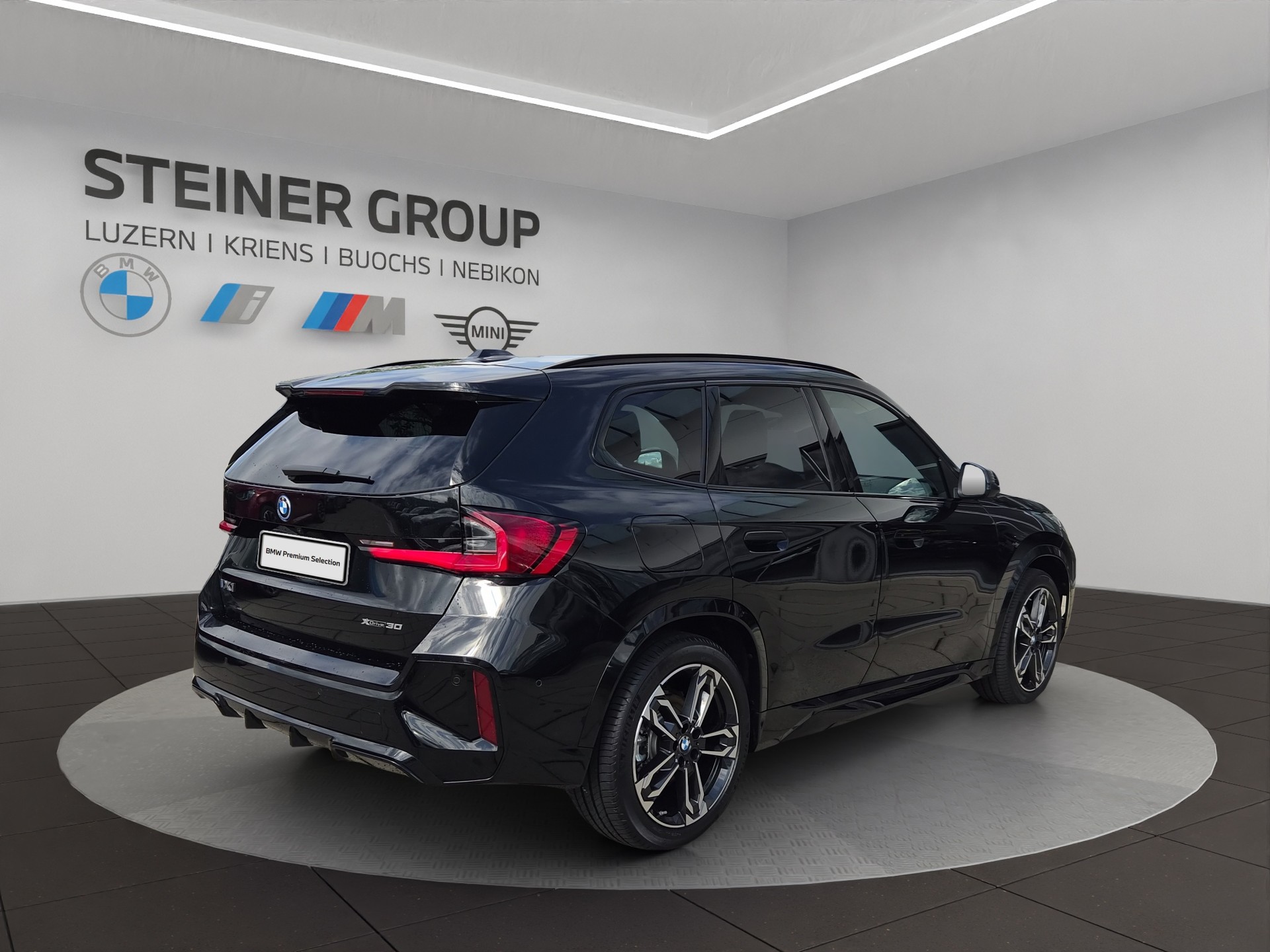 BMW iX1 xDrive 30 Edition M Sport-image-4