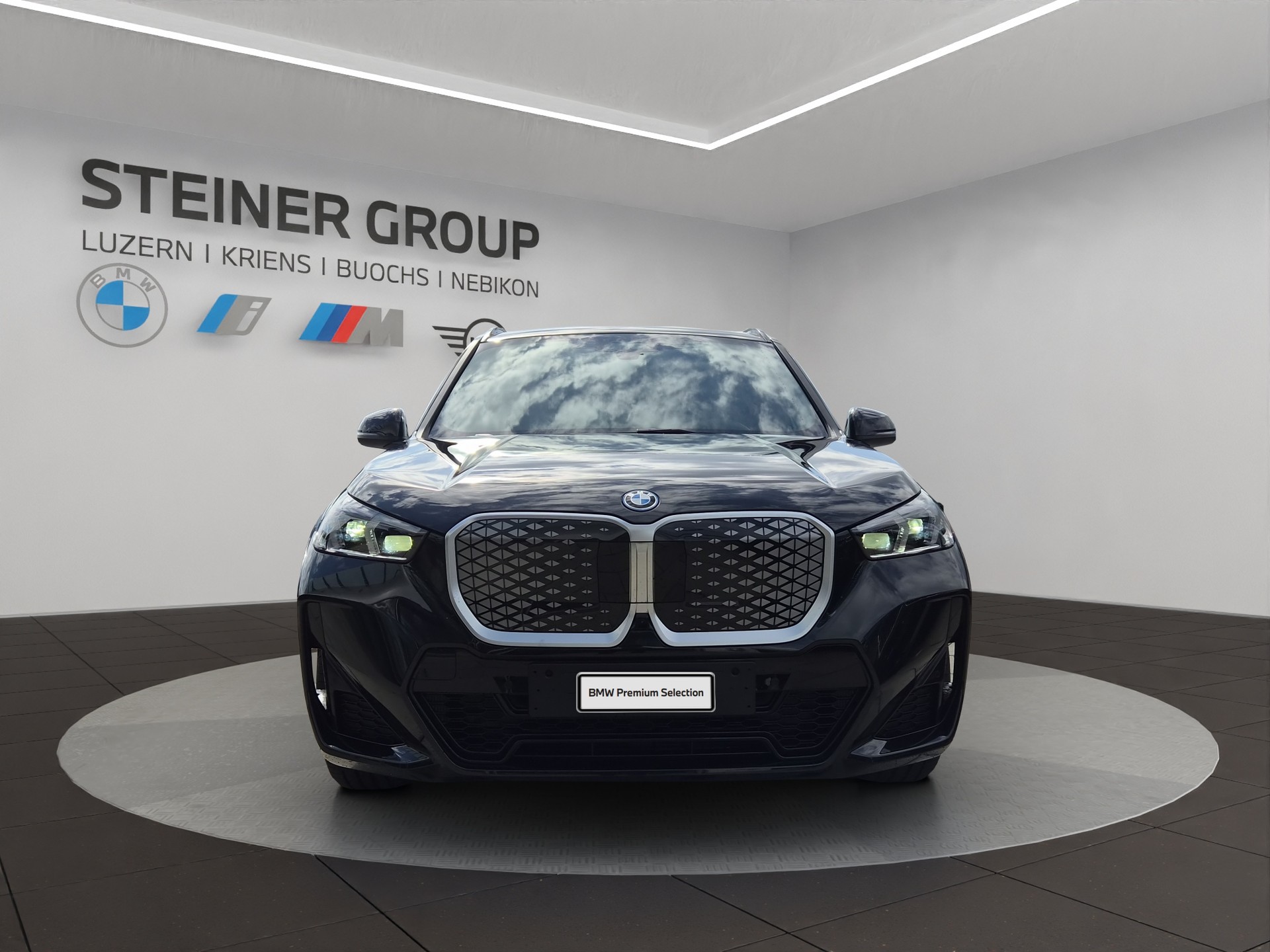 BMW iX1 xDrive 30 Edition M Sport-image-1