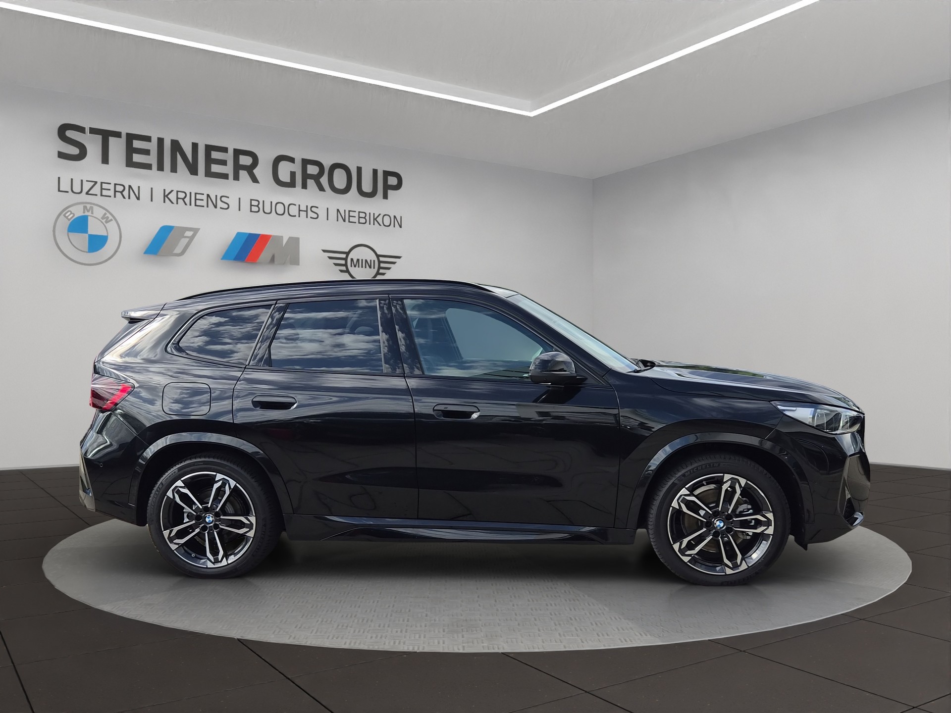 BMW iX1 xDrive 30 Edition M Sport-image-3