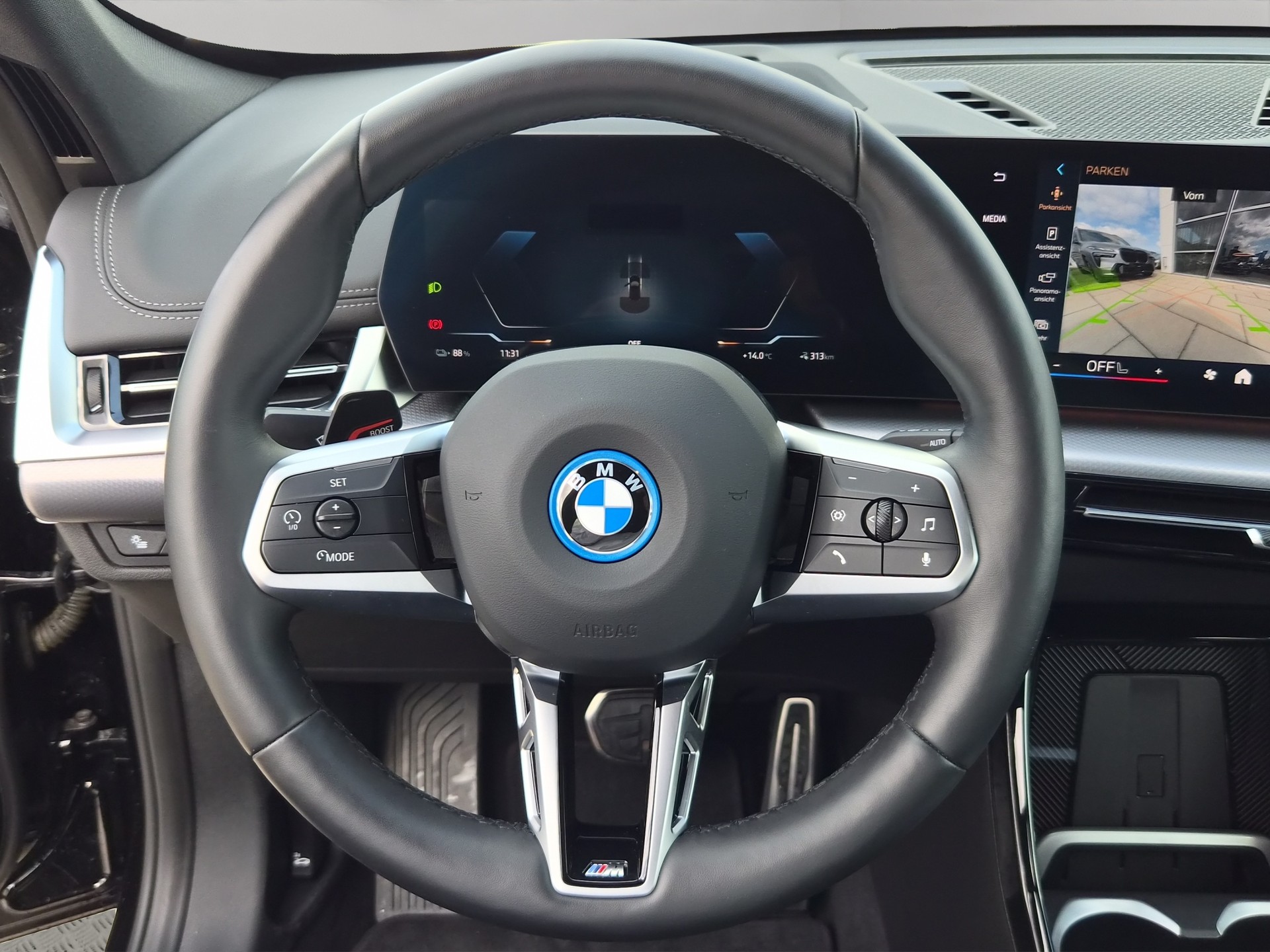 BMW iX1 xDrive 30 Edition M Sport-image-13