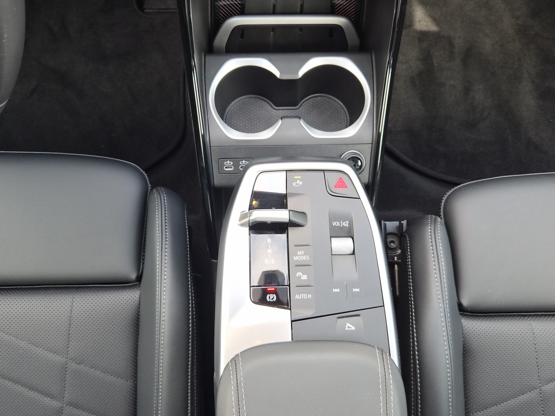 BMW iX1 xDrive 30 Edition M Sport-image-16