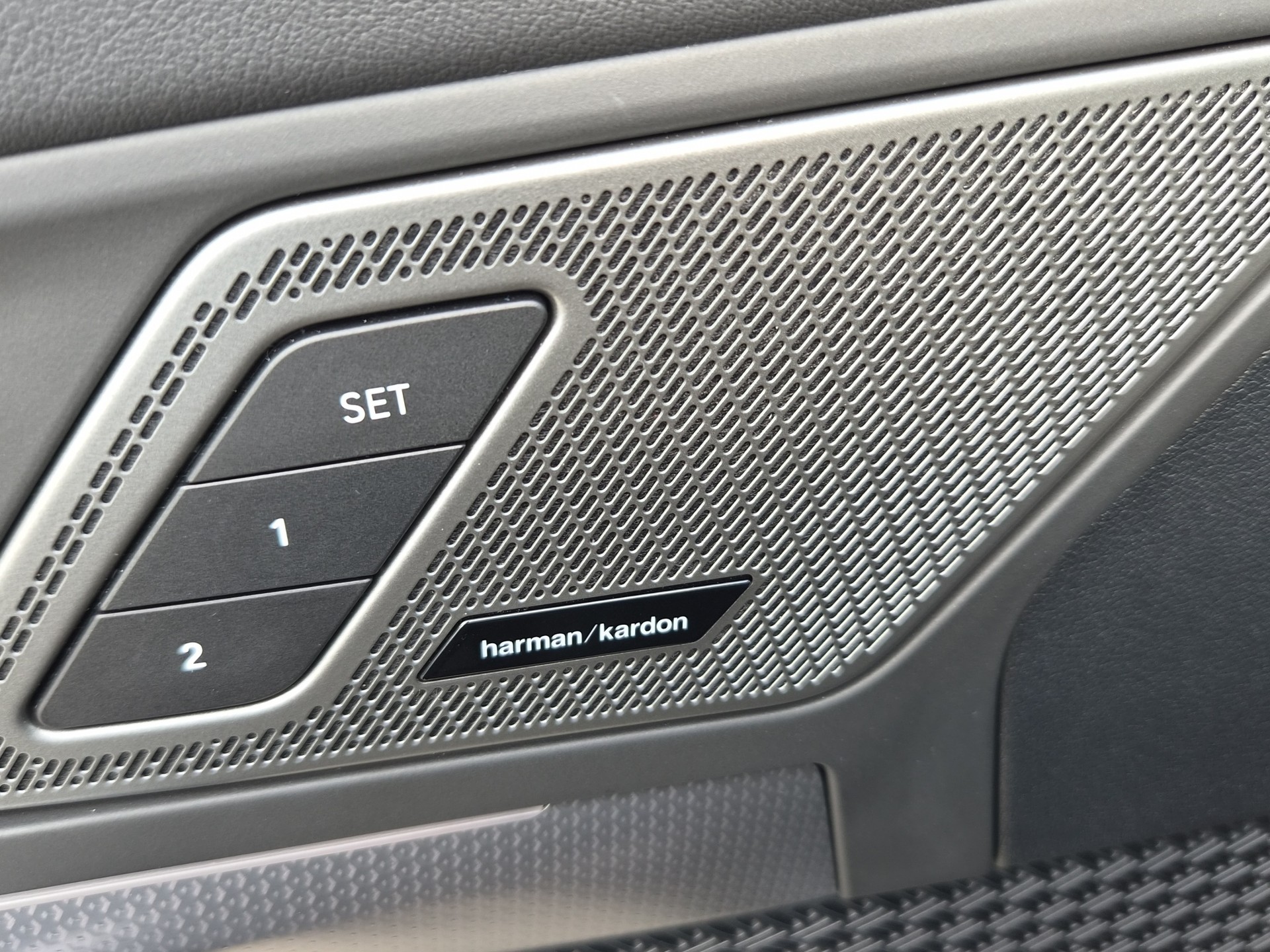 BMW iX1 xDrive 30 Edition M Sport-image-22