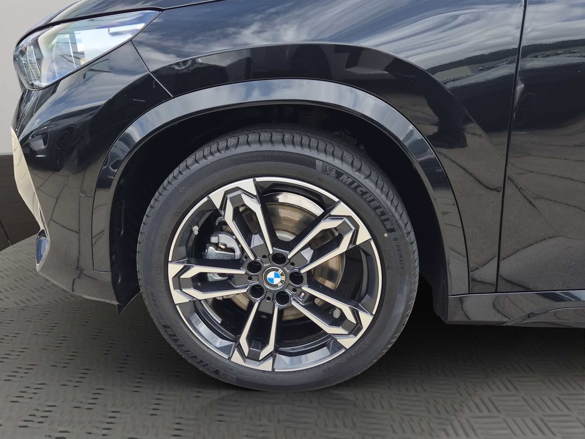 BMW iX1 xDrive 30 Edition M Sport-image-8