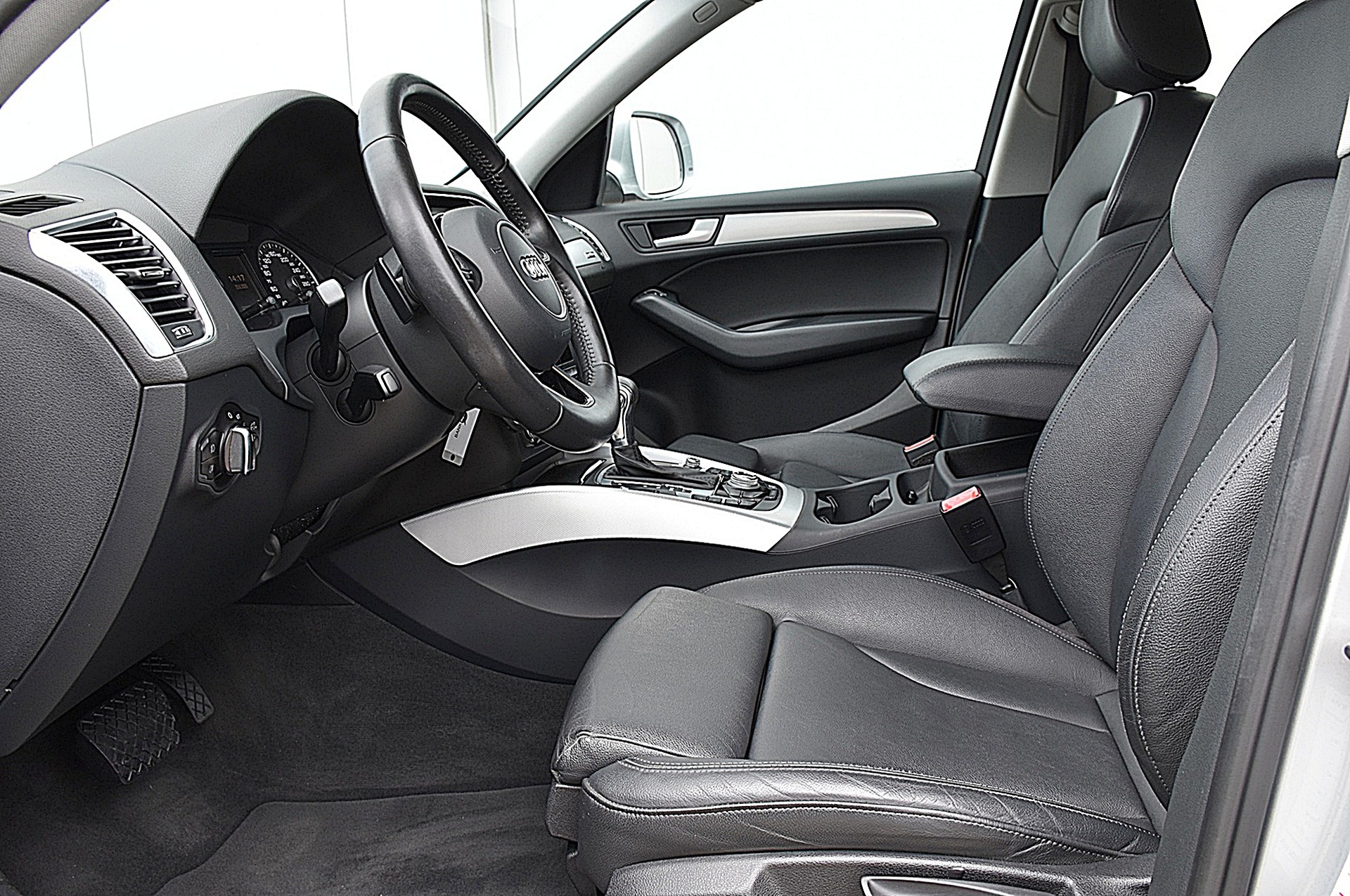 AUDI Q5 2.0 TDI quattro S-tronic-image-6