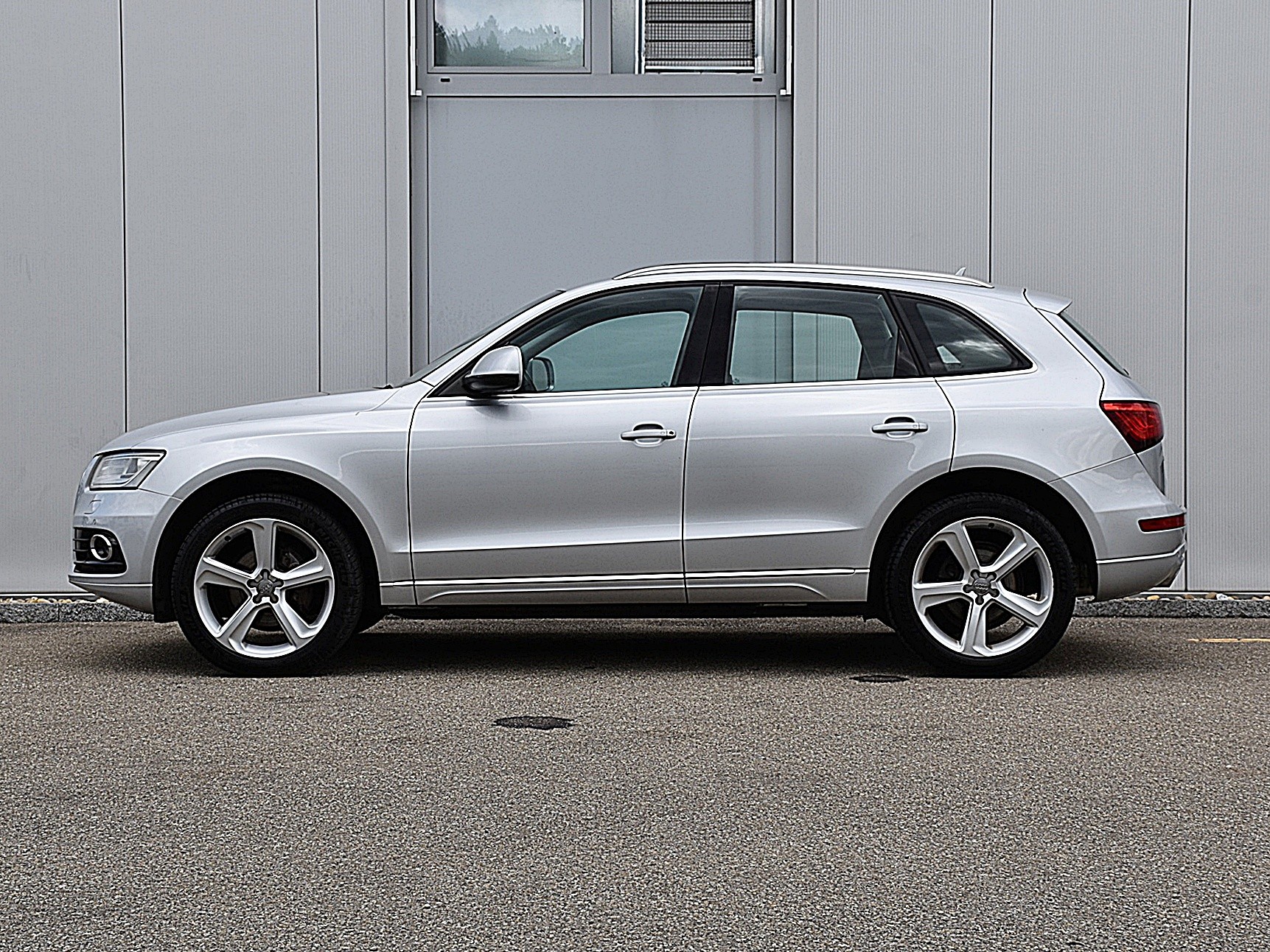 AUDI Q5 2.0 TDI quattro S-tronic-image-2