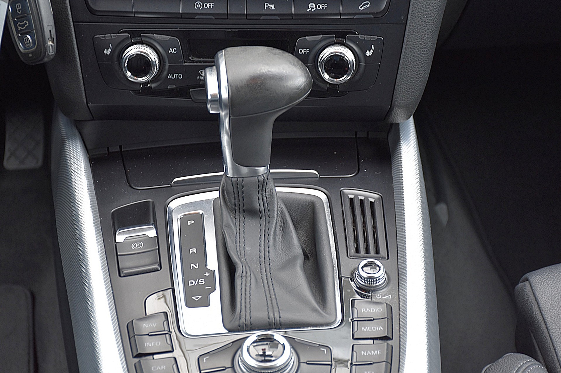 AUDI Q5 2.0 TDI quattro S-tronic-image-11