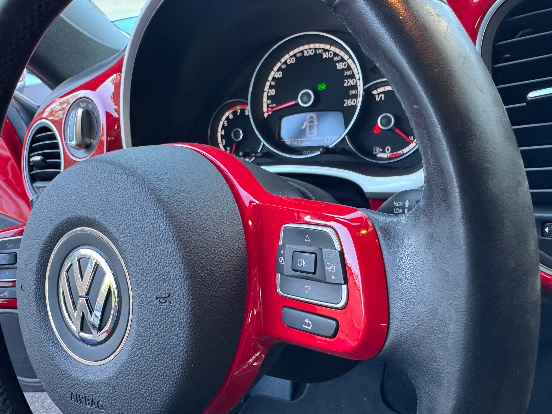 VW Beetle Cabrio 1.2 TSI BMT Design DSG-image-23